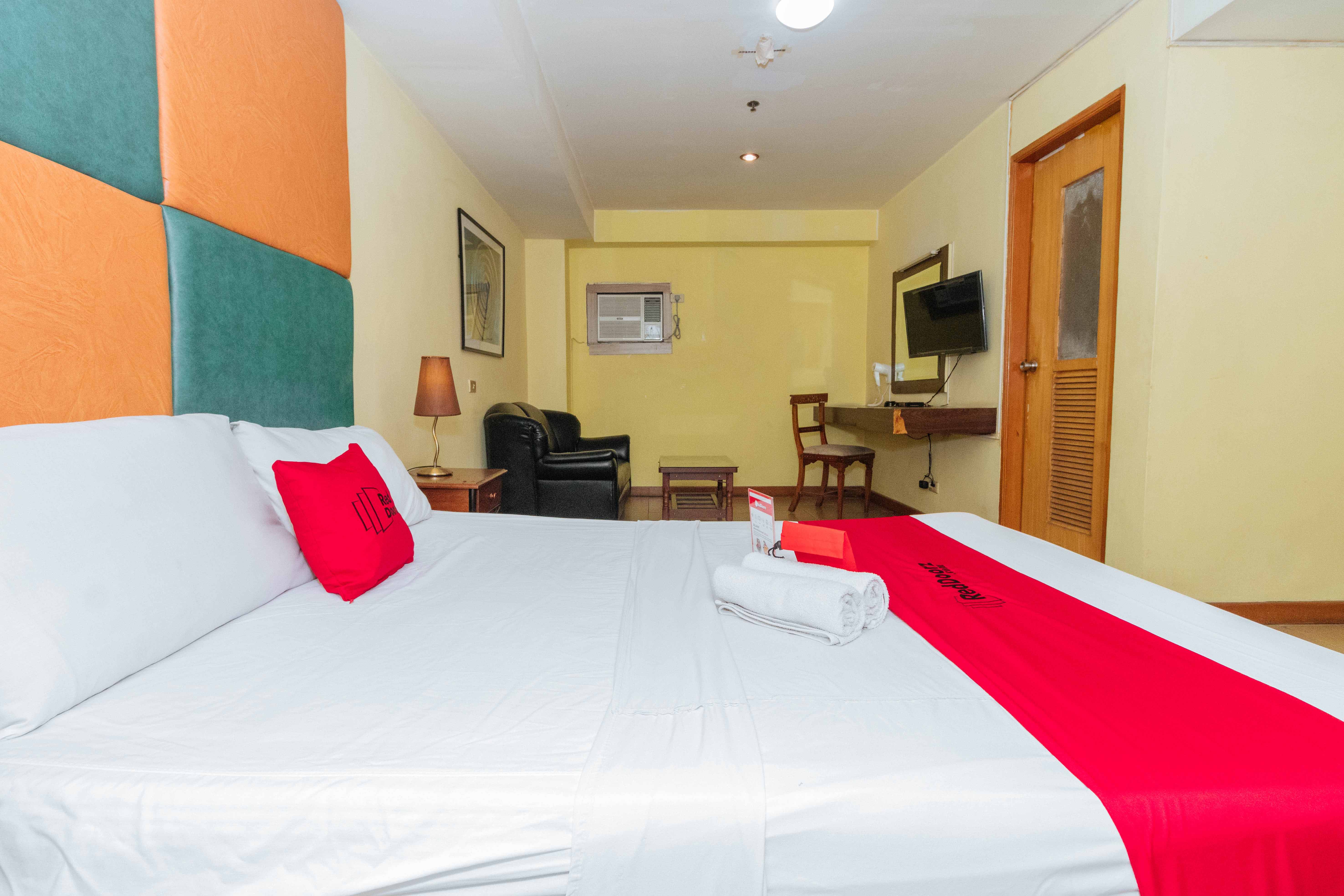 Sir William's Hotel by RedDoorz