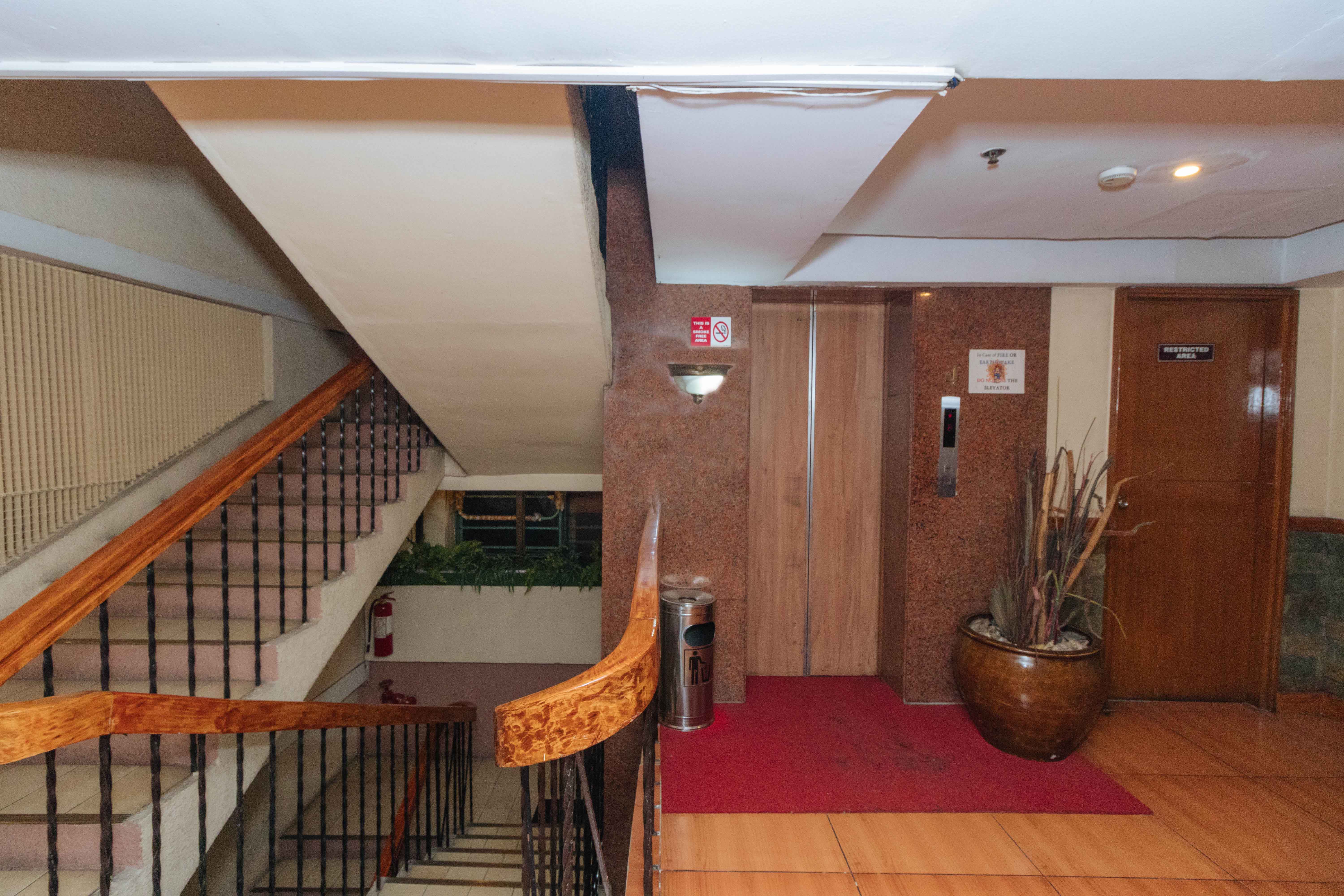 Sir William's Hotel by RedDoorz