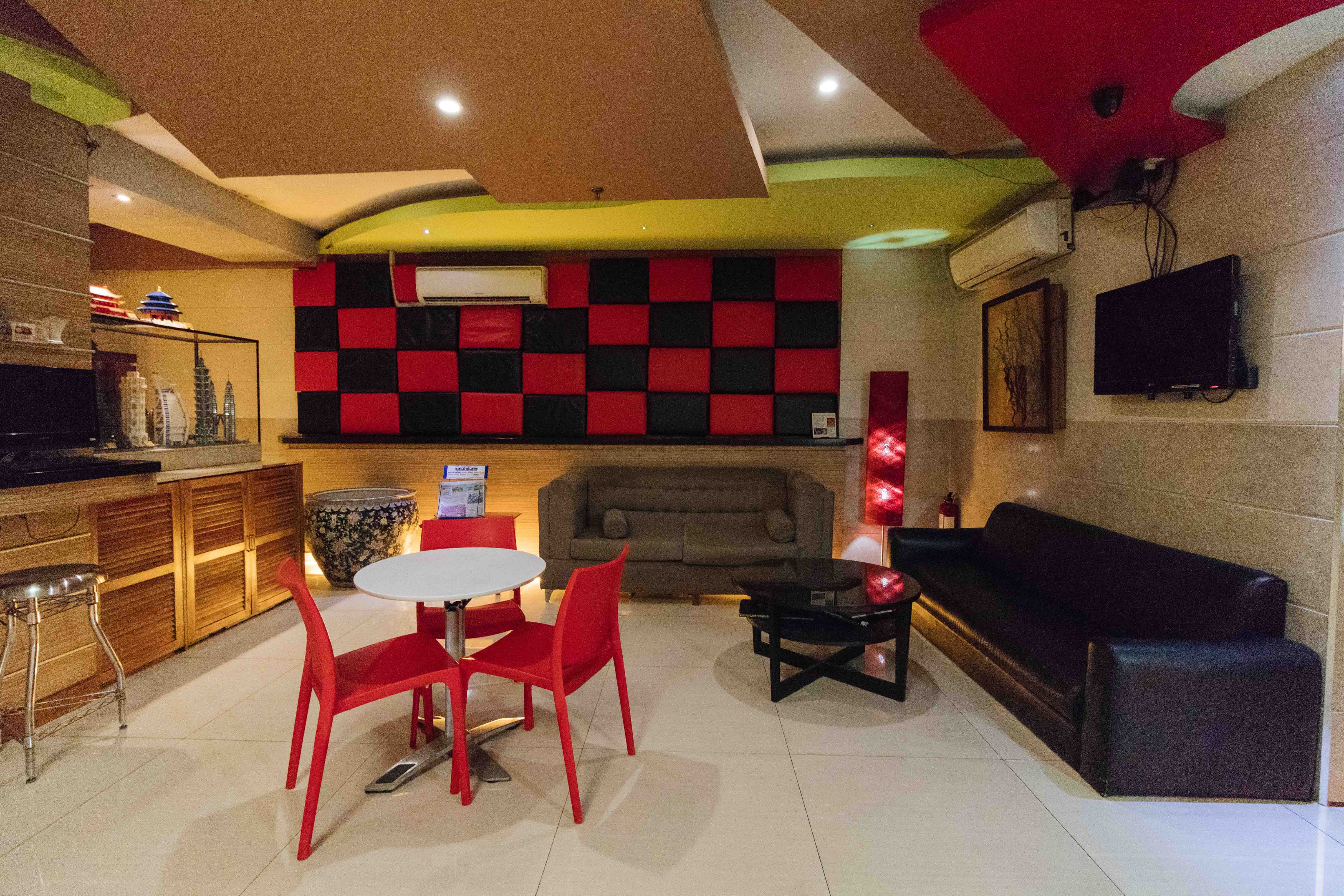 Sir William's Hotel by RedDoorz