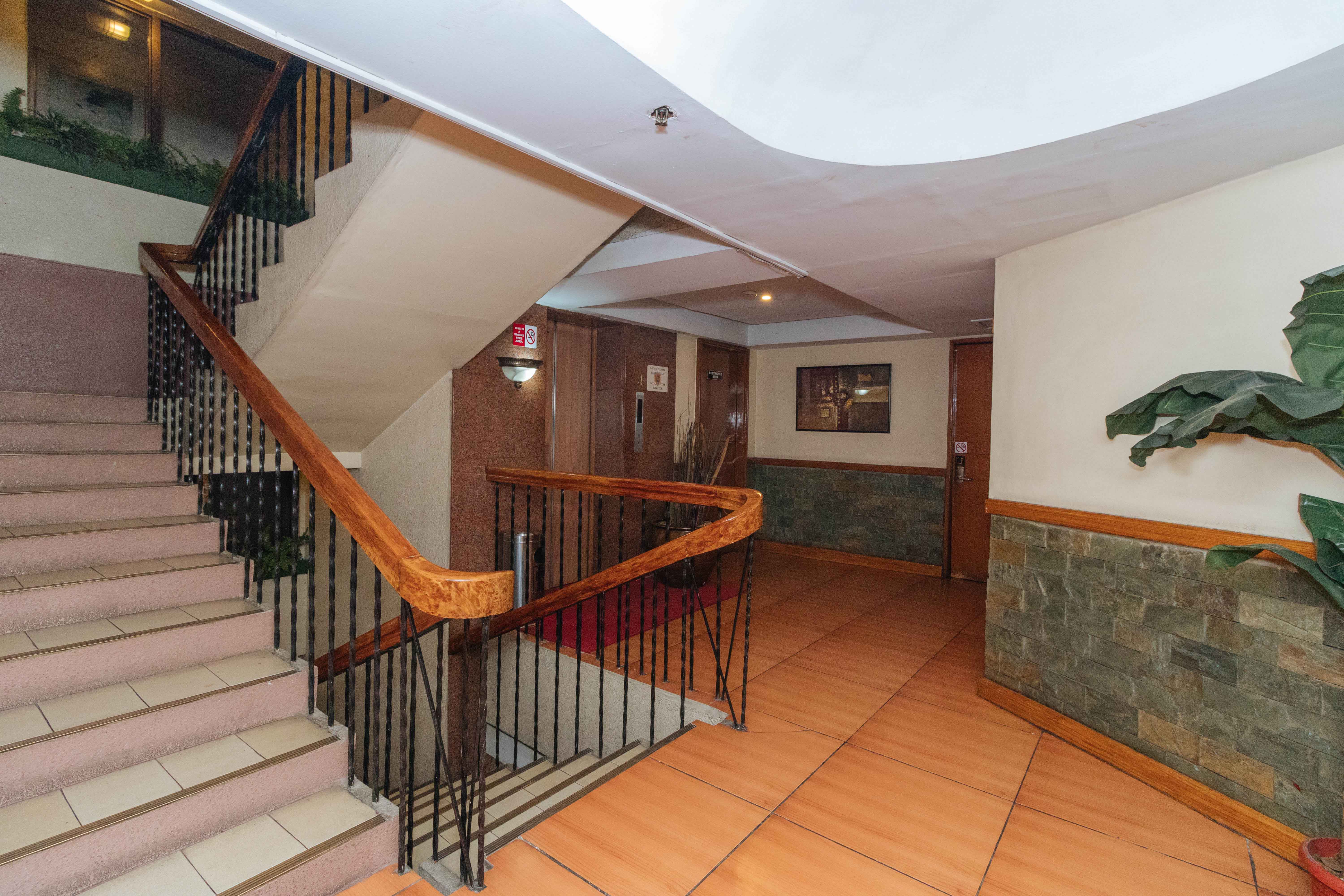 Sir William's Hotel by RedDoorz