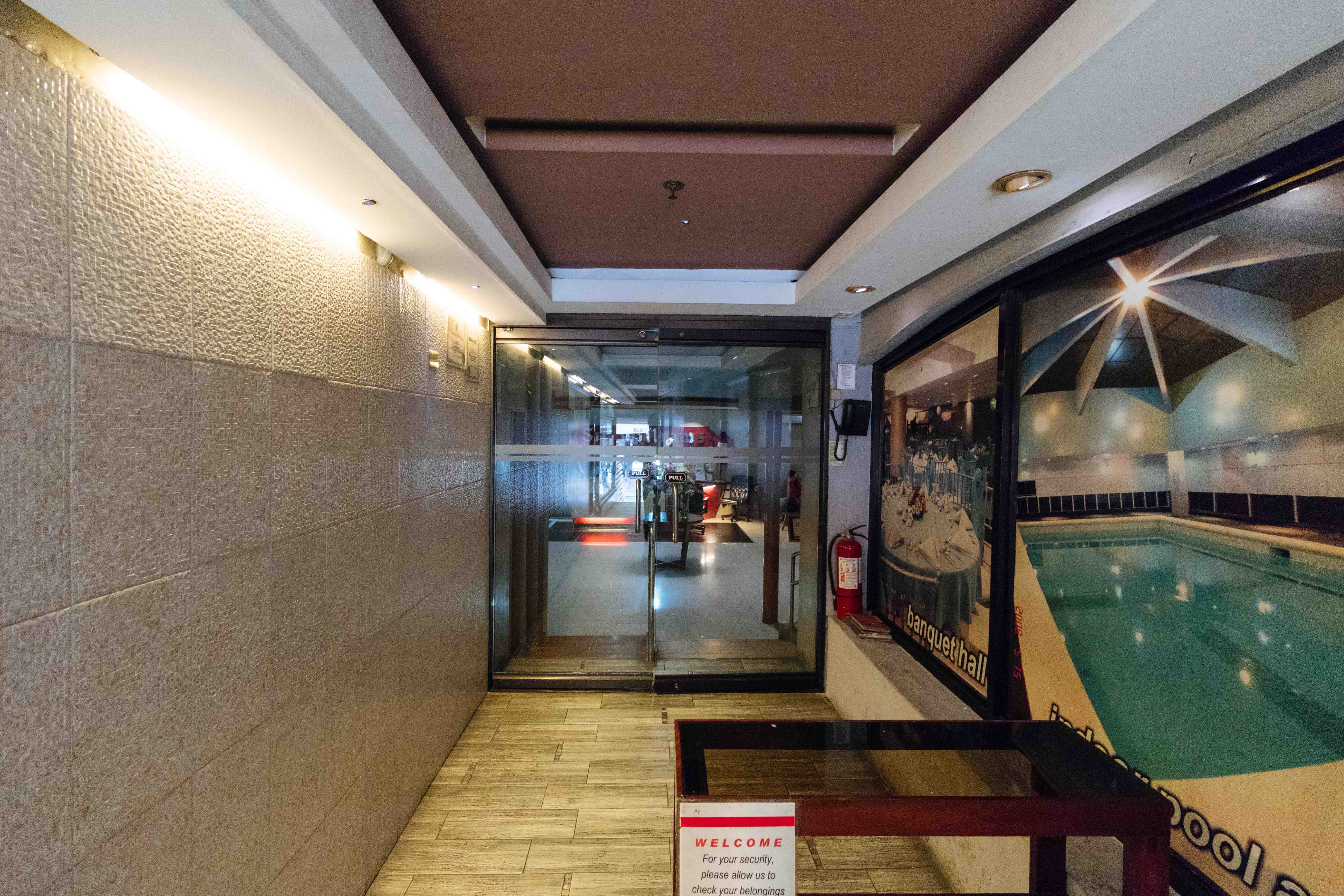 Sir William's Hotel by RedDoorz