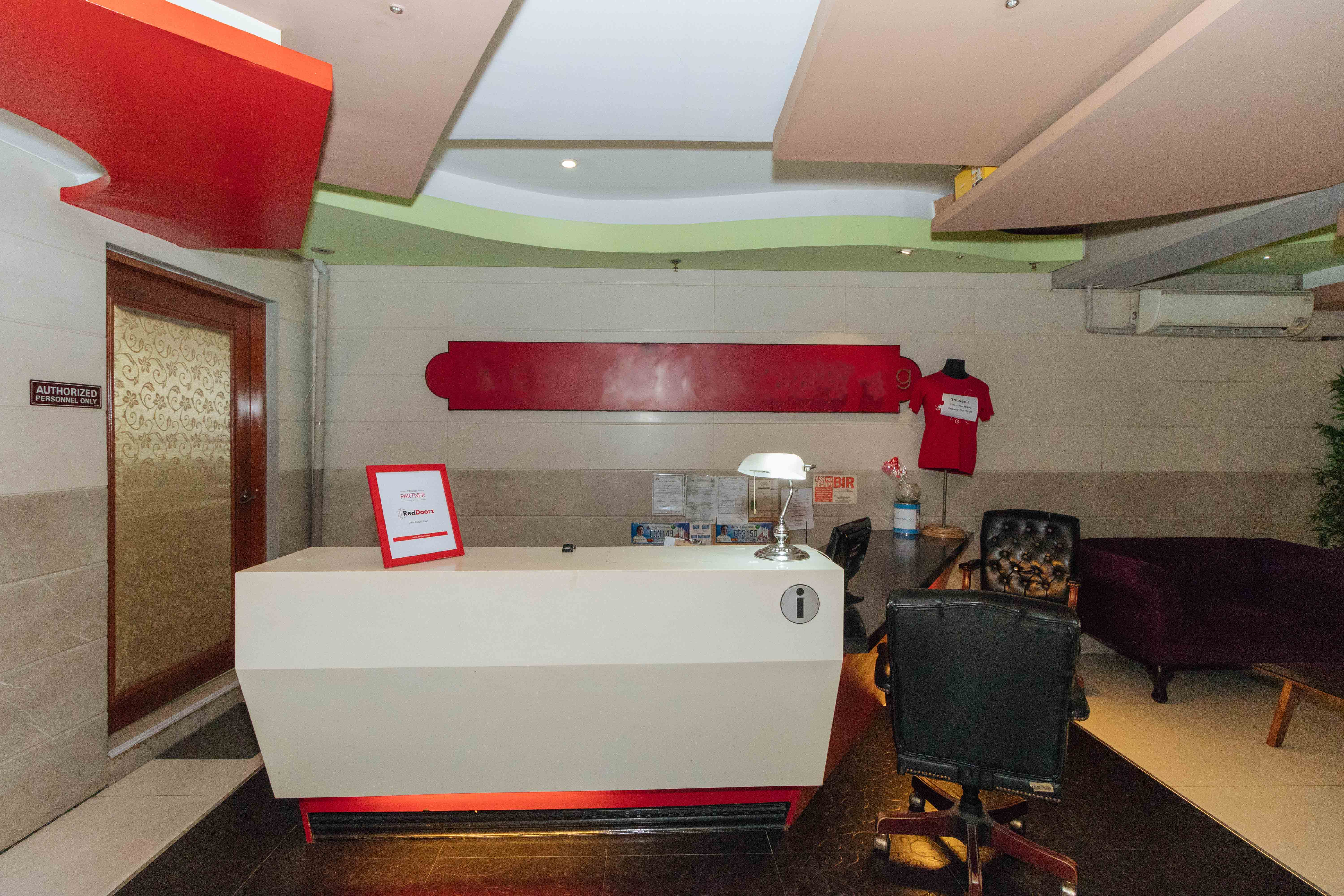Sir William's Hotel by RedDoorz