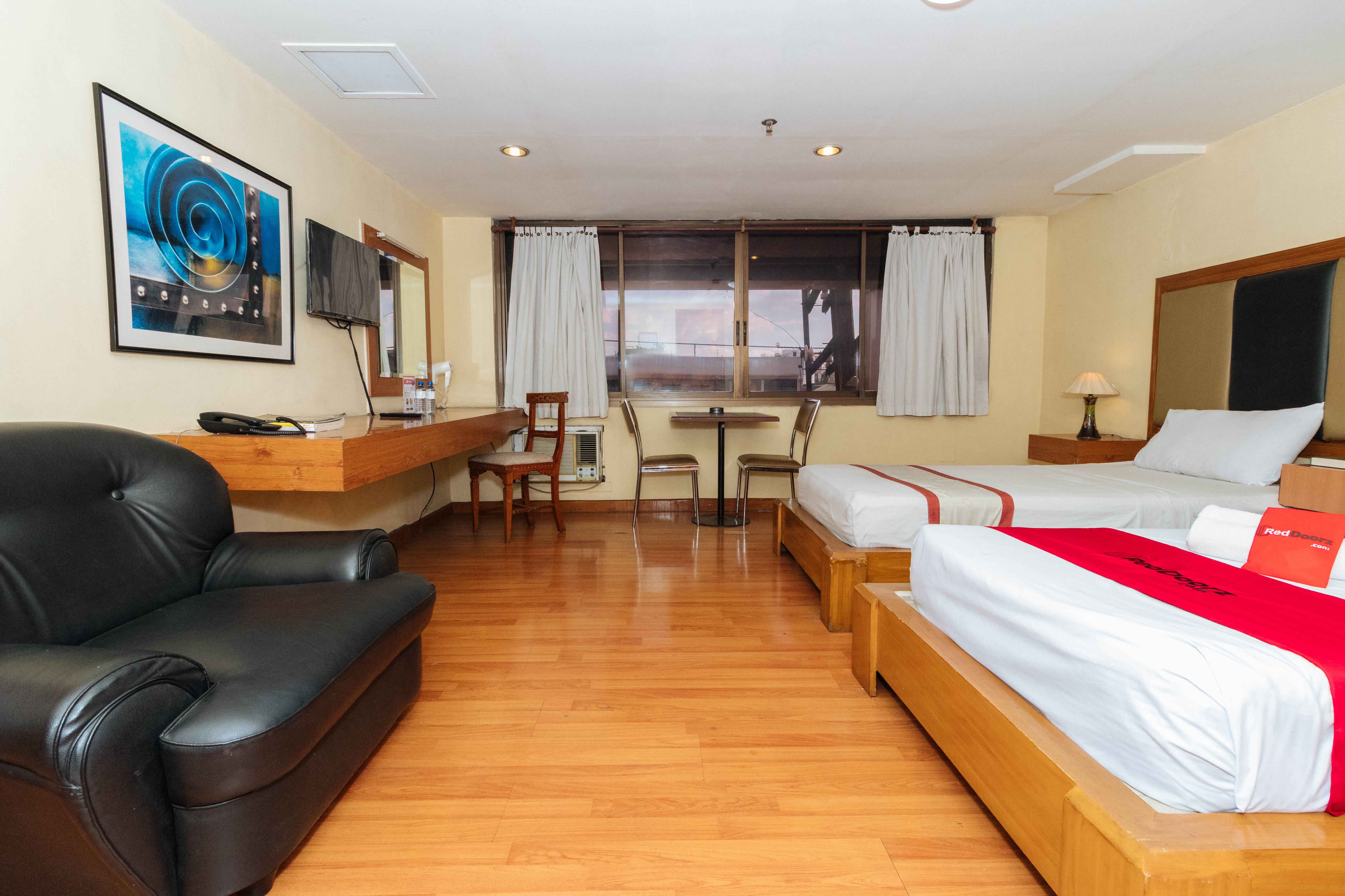 Sir William's Hotel by RedDoorz