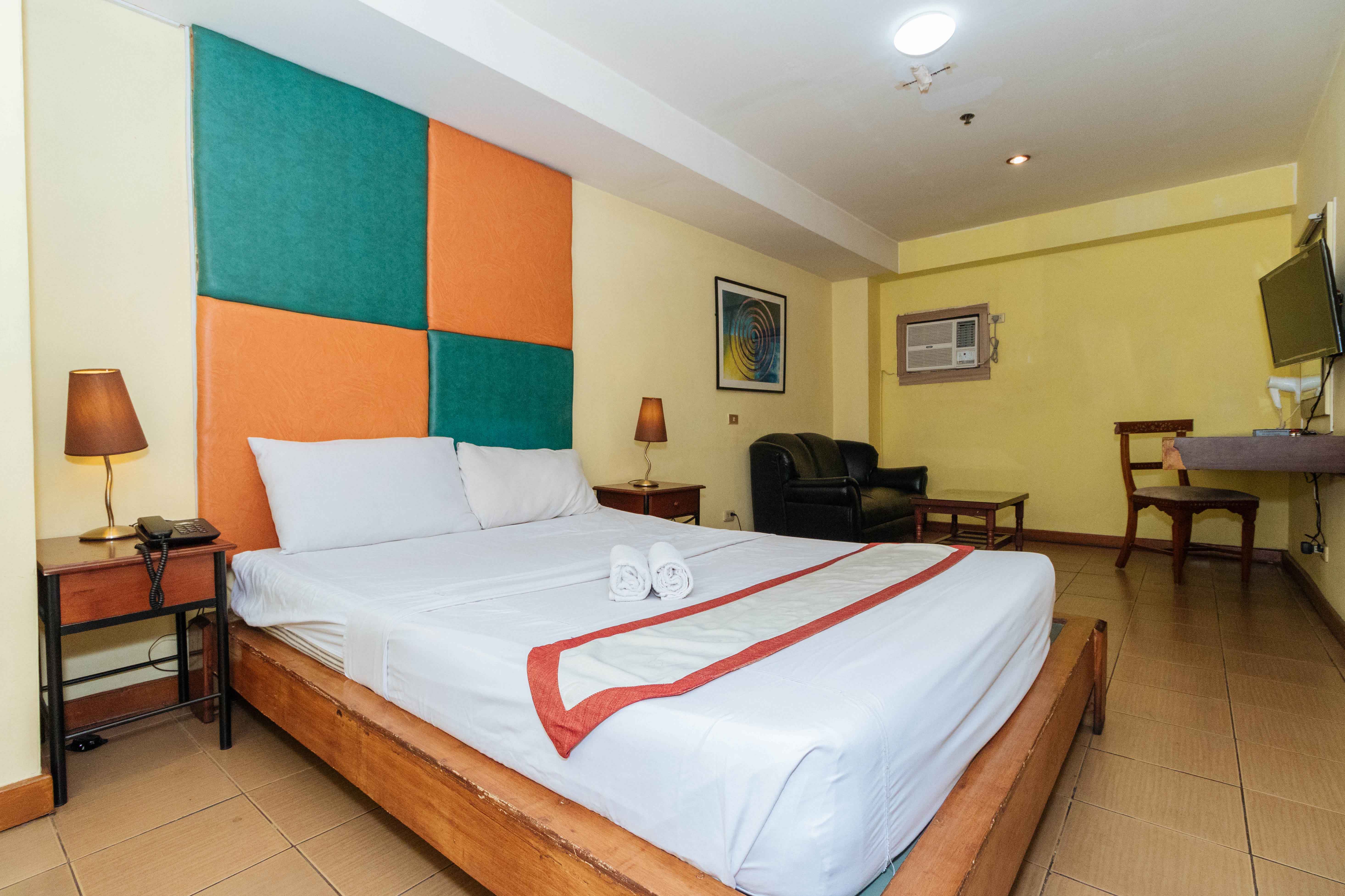 Sir William's Hotel by RedDoorz