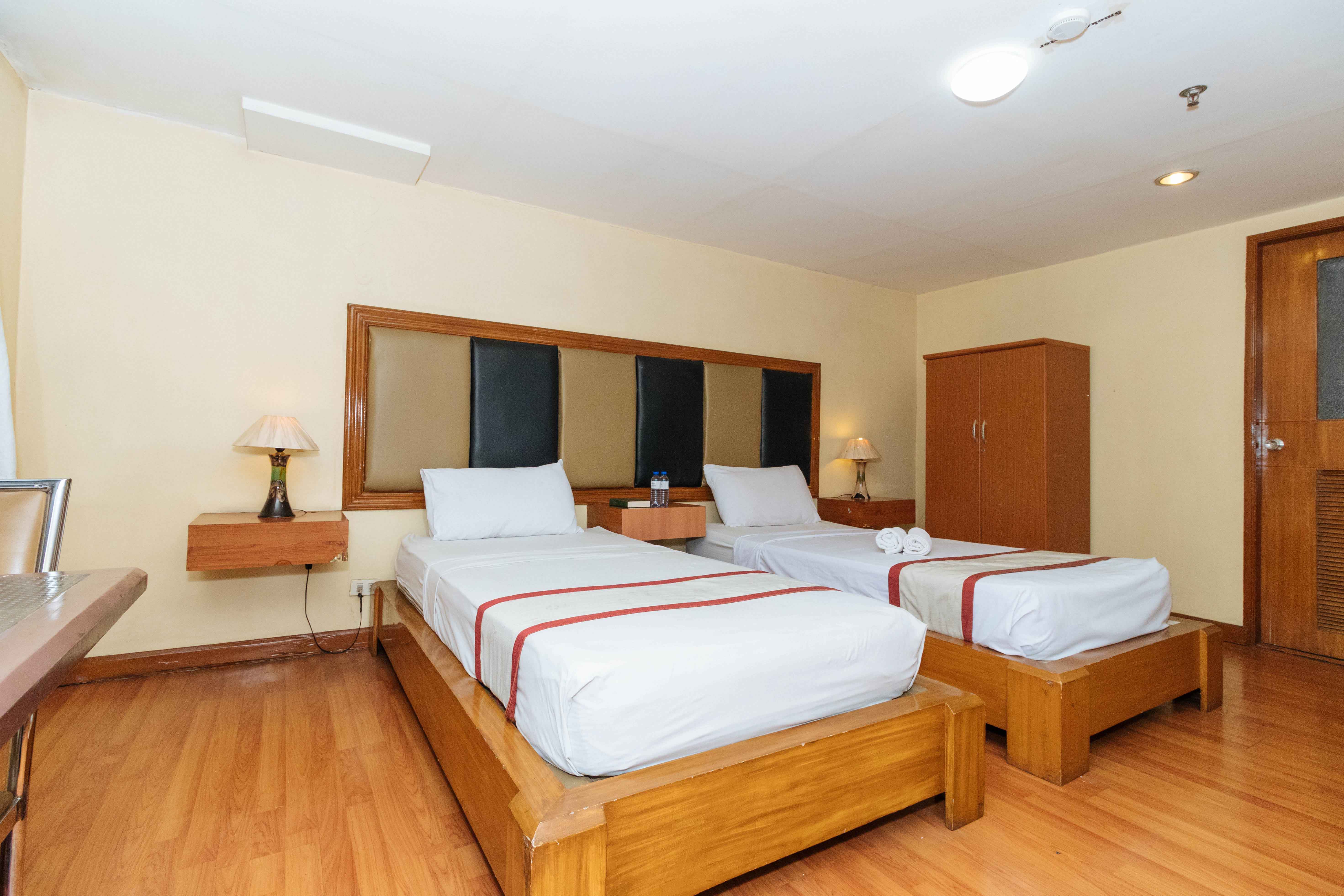 Sir William's Hotel by RedDoorz