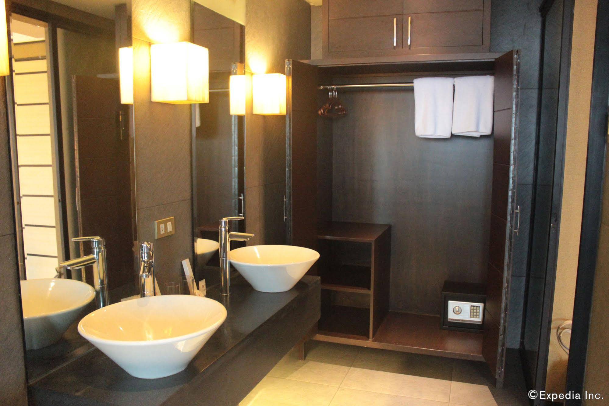 Soleste Suites