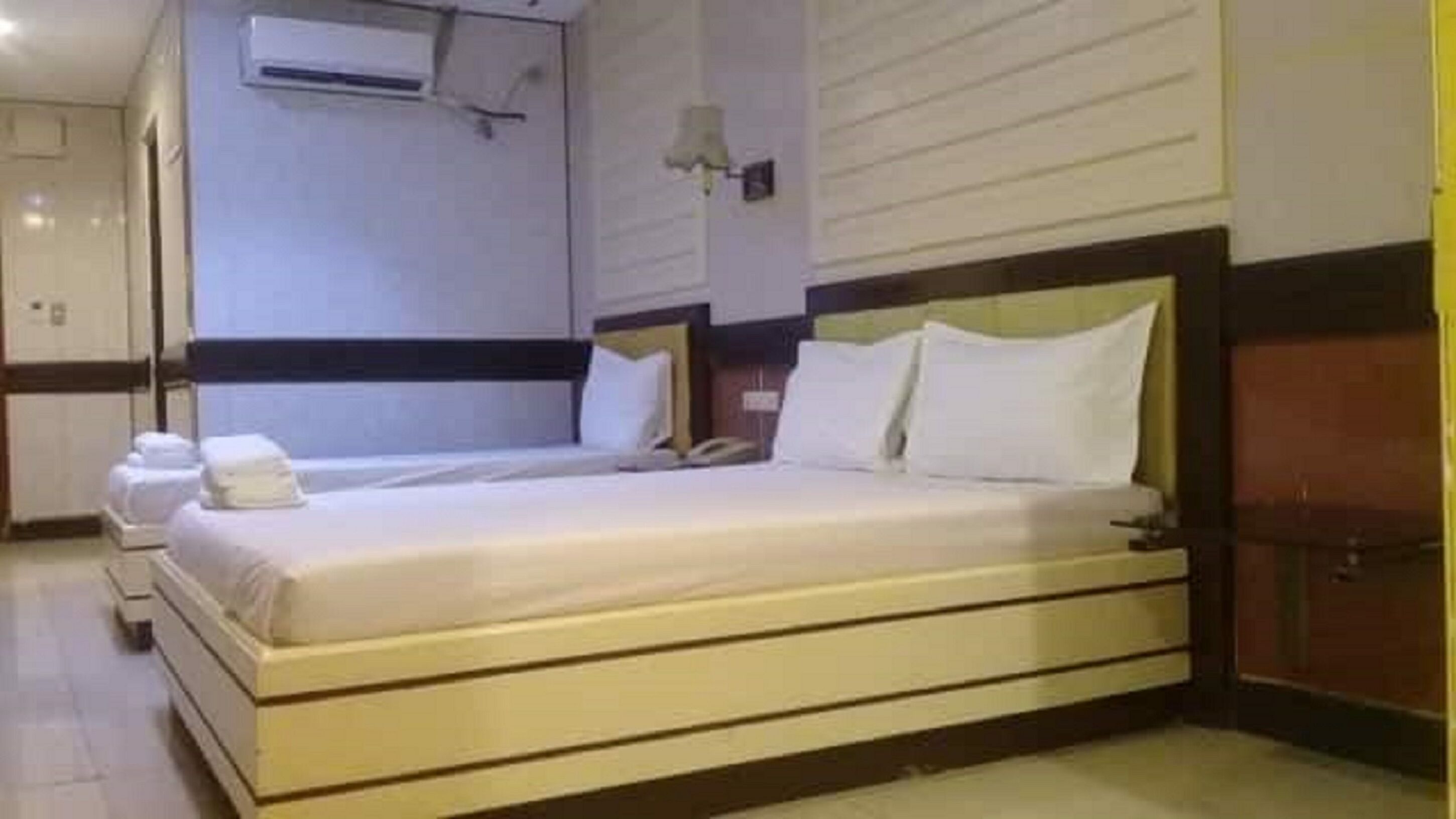 Spring Hotel by OYO Rooms