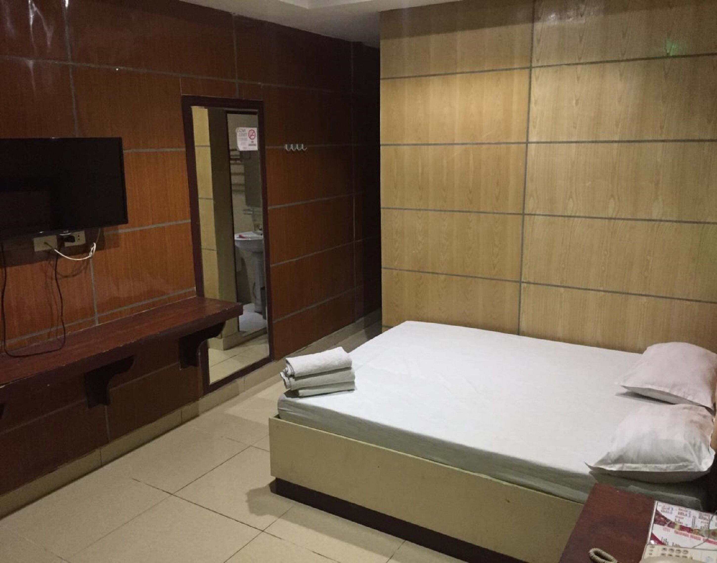 Spring Hotel by OYO Rooms