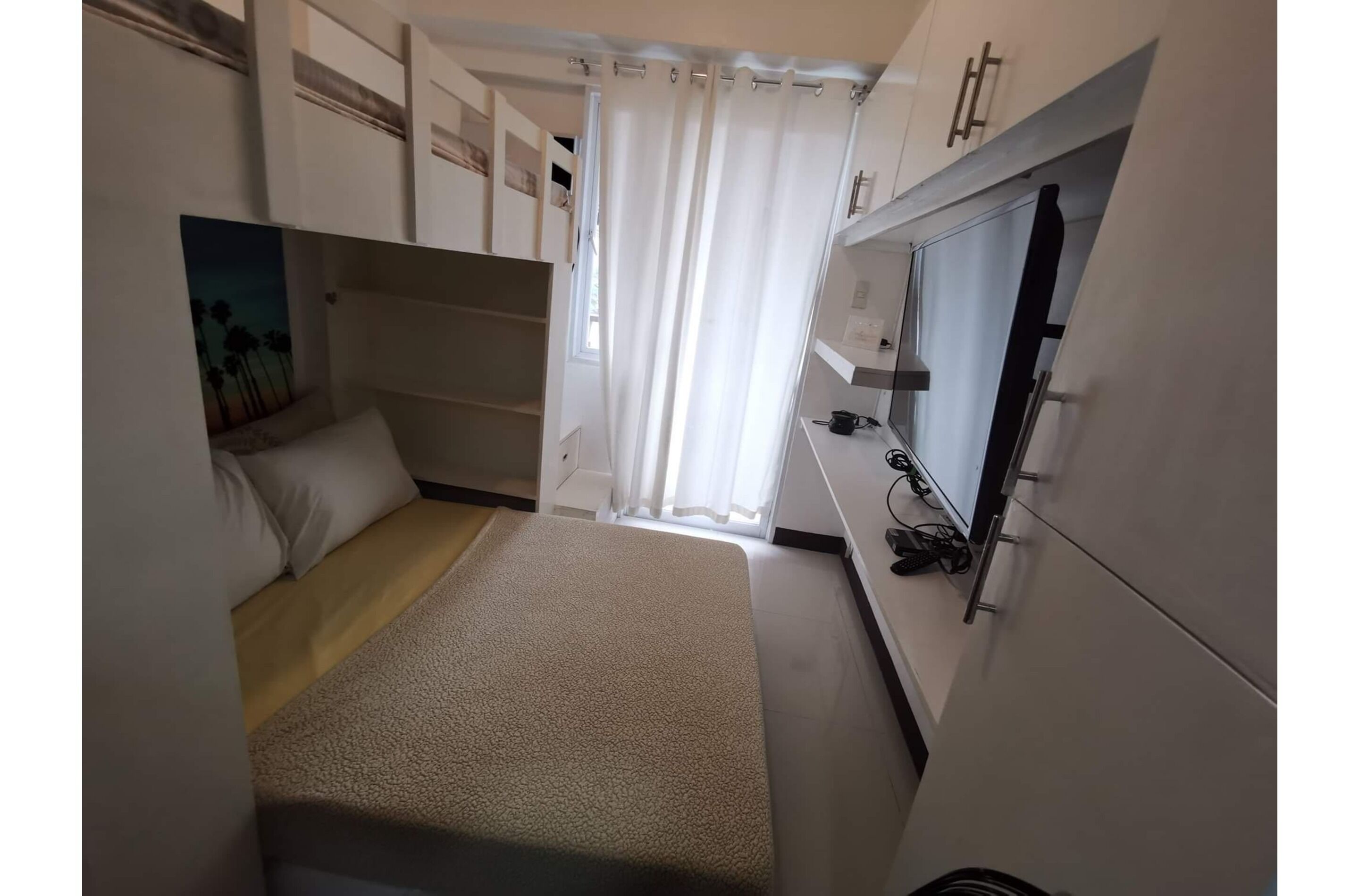 SweetSuites at Pine Crest New Manila