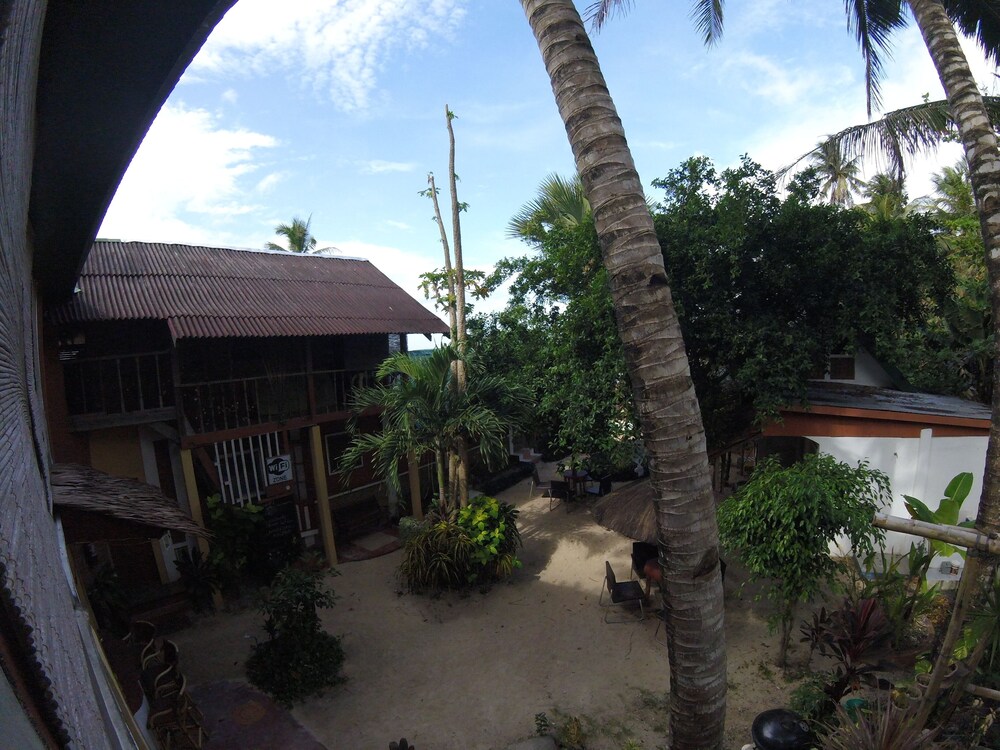 Carabao Backpackers & Guest House