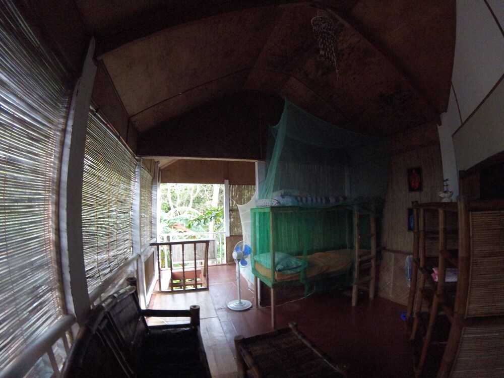 Carabao Backpackers & Guest House
