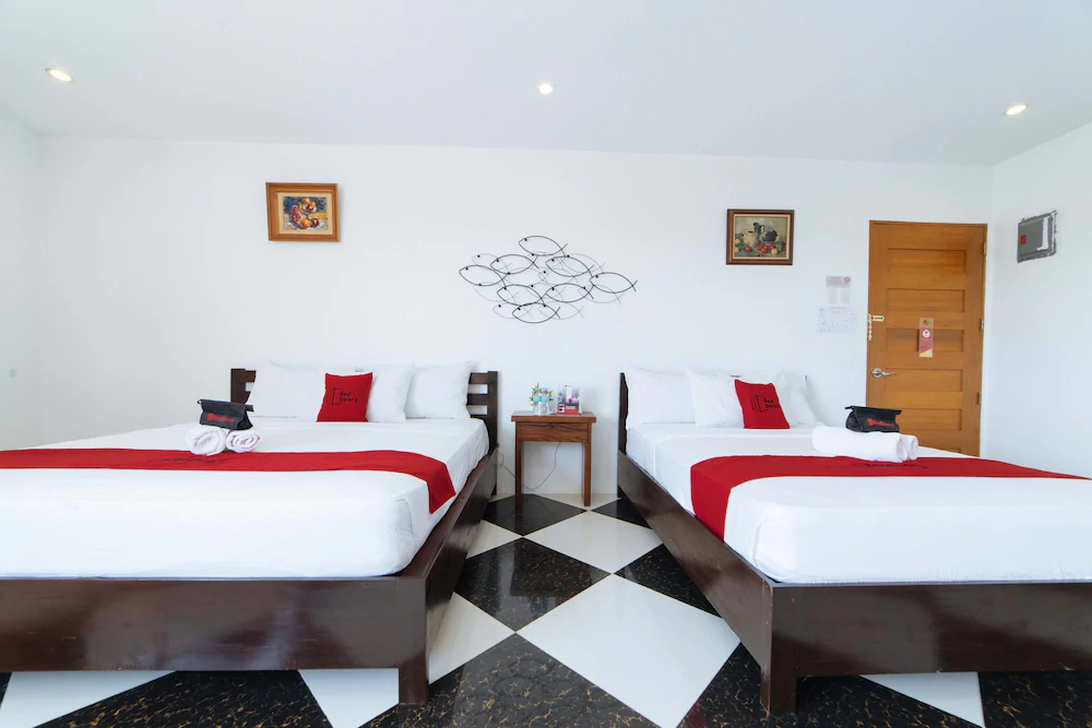 Mercedes Hotel by RedDoorz