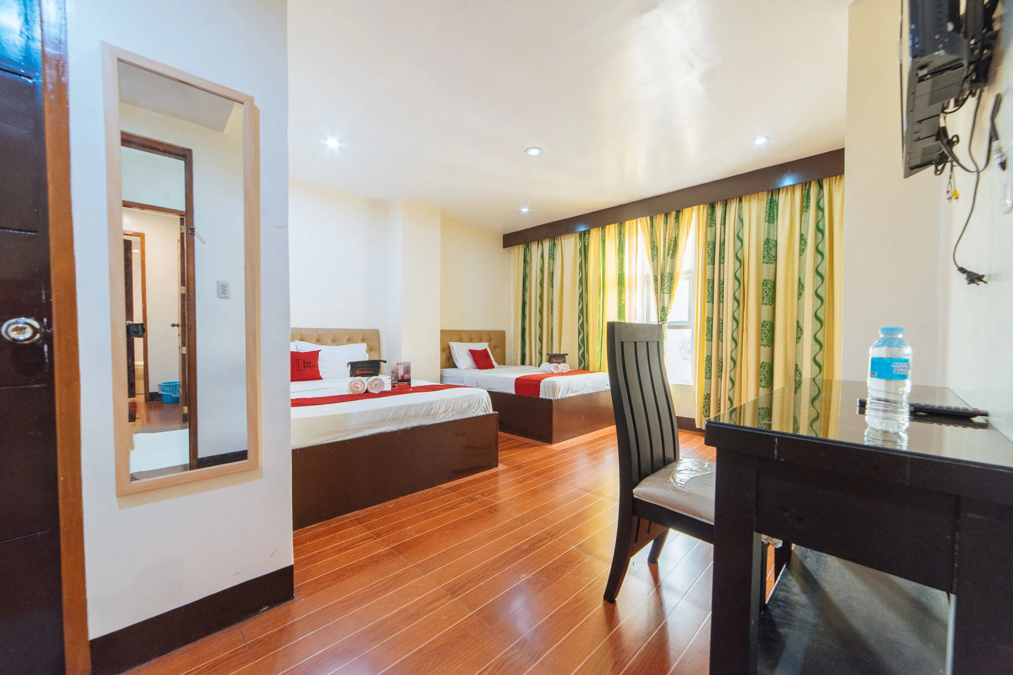 RedDoorz @ Plaridel Street Roxas City