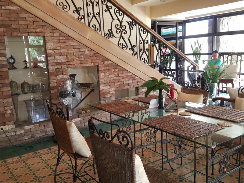 Roxas President's Inn