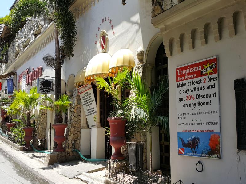 Tropicana Castle Hotel & Dive Resort