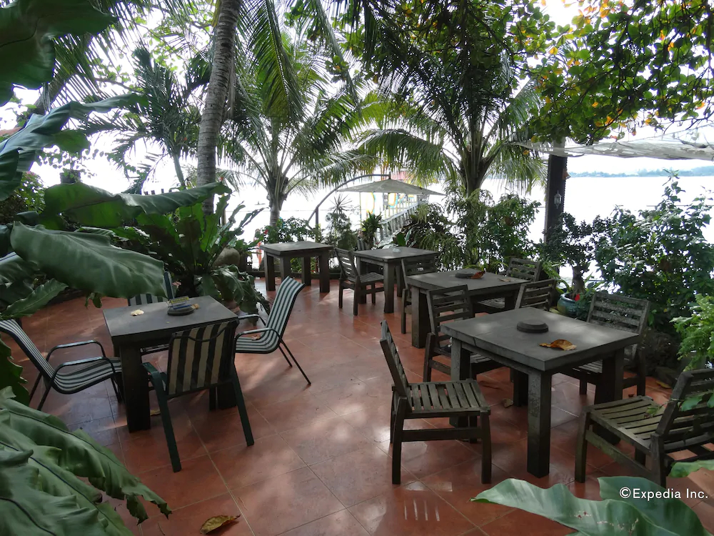Chema's By The Sea