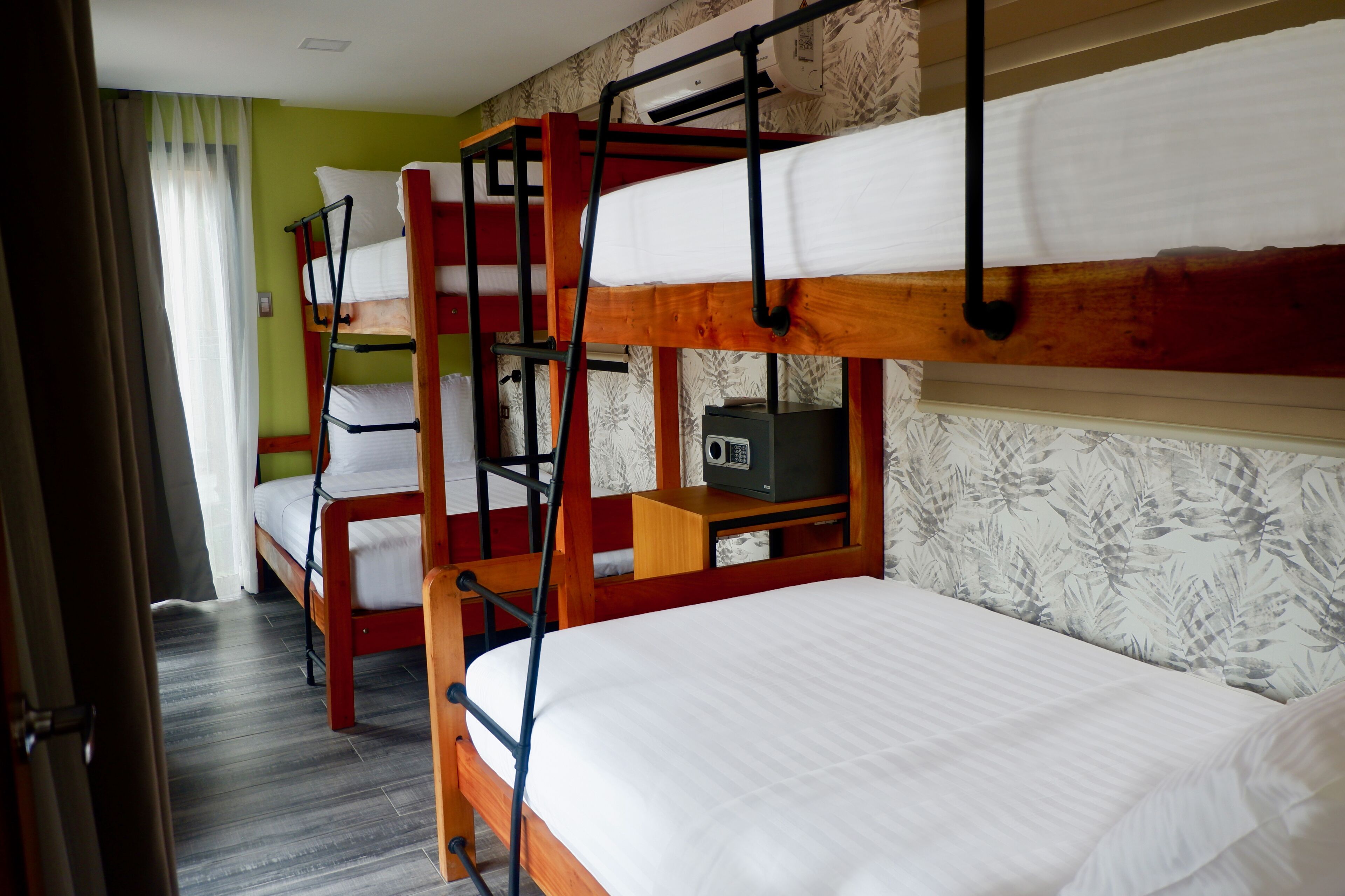 Crusoe Cabins Costa Azalea