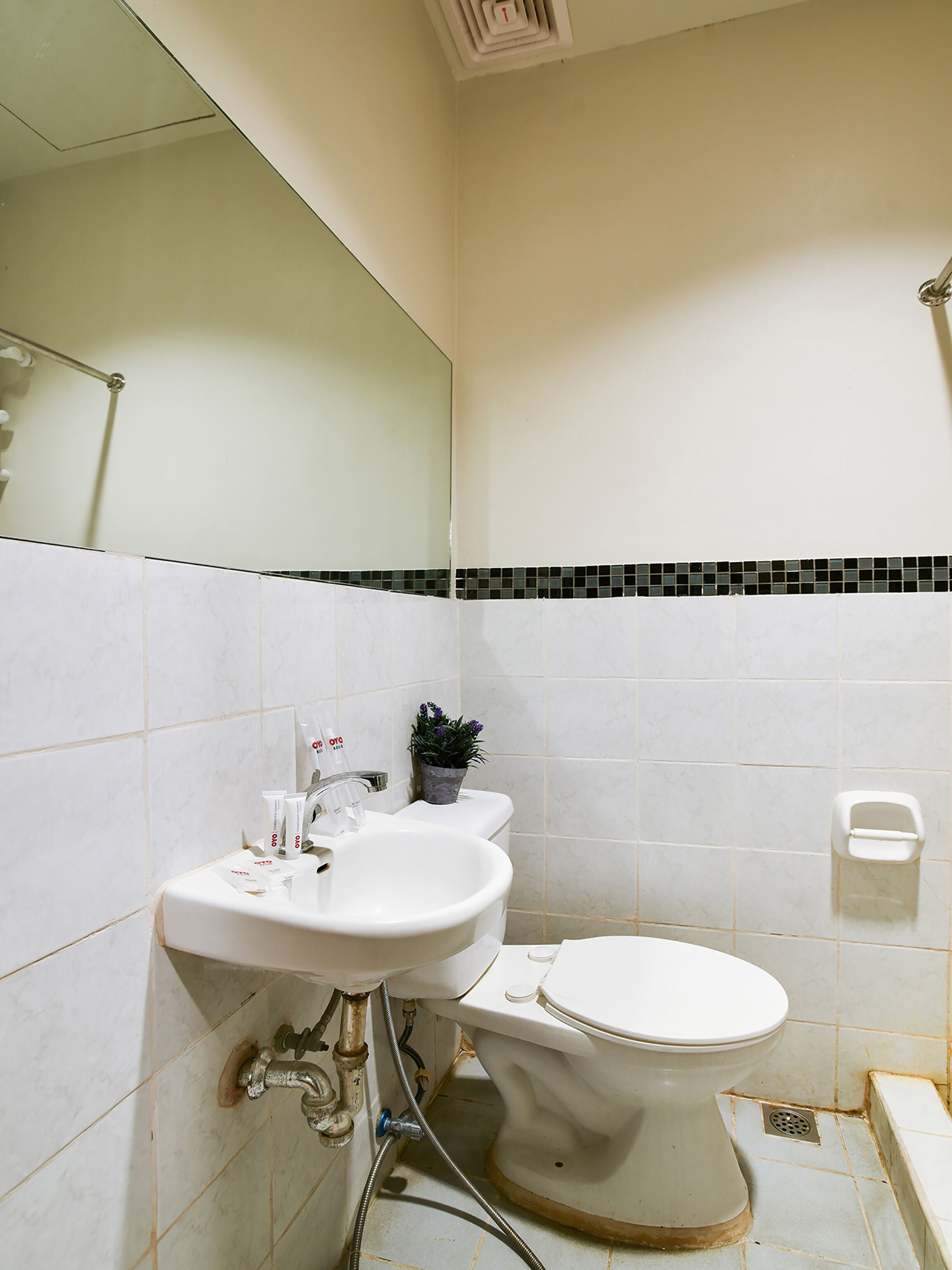 SIRC by OYO Rooms
