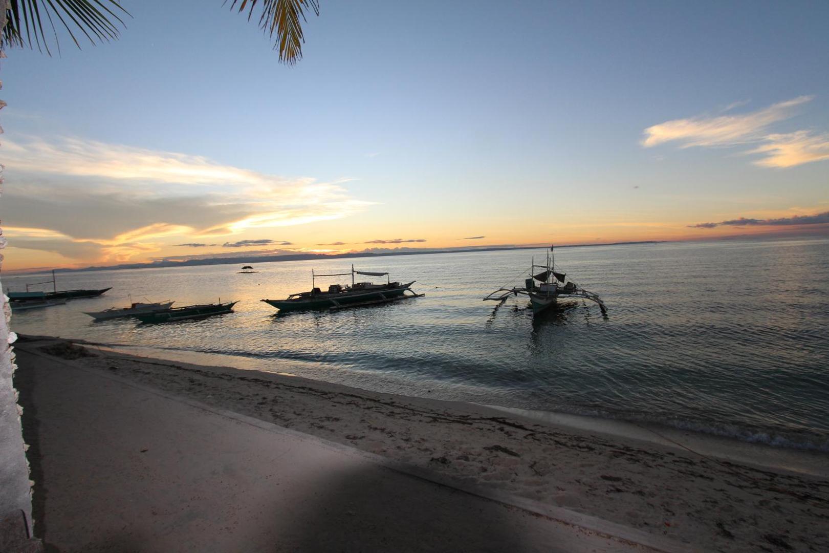 Aladin White Beach Resort