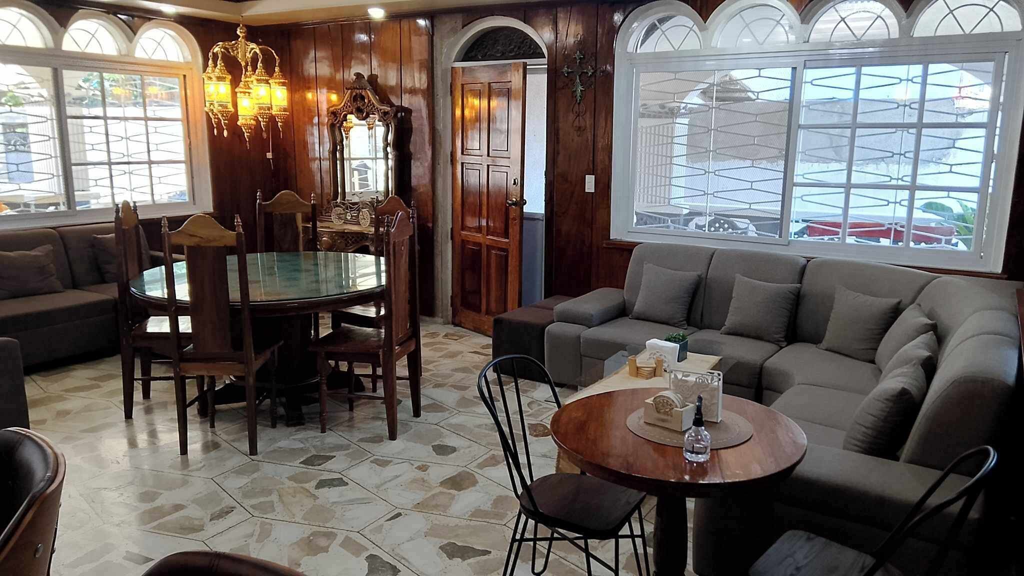 Topaz Bed and Breakfast Hotel
