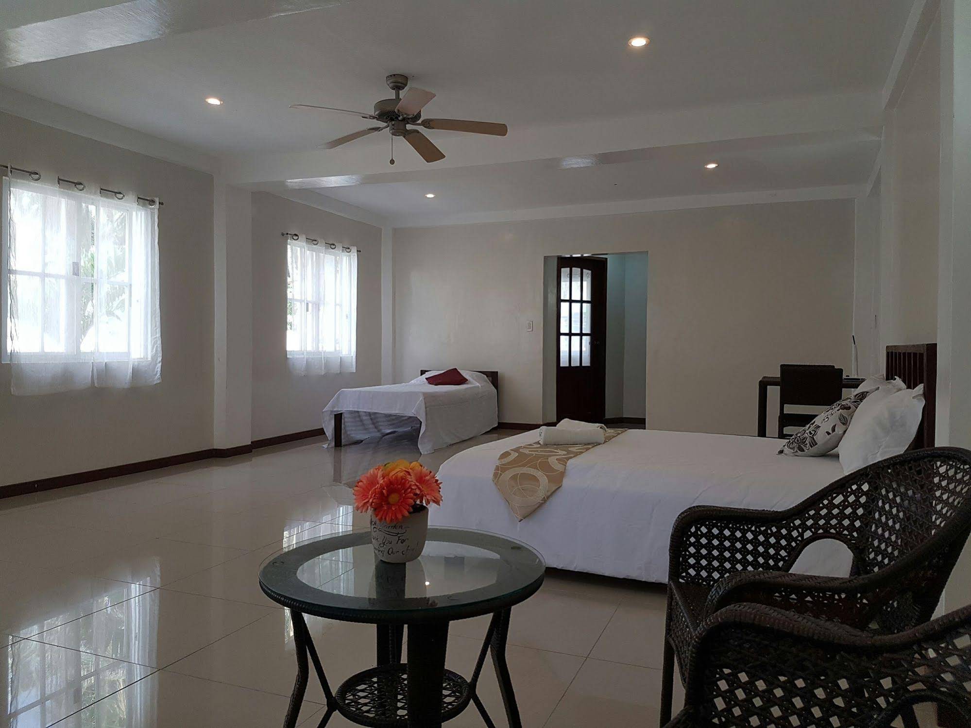 Lanas Beach Resort