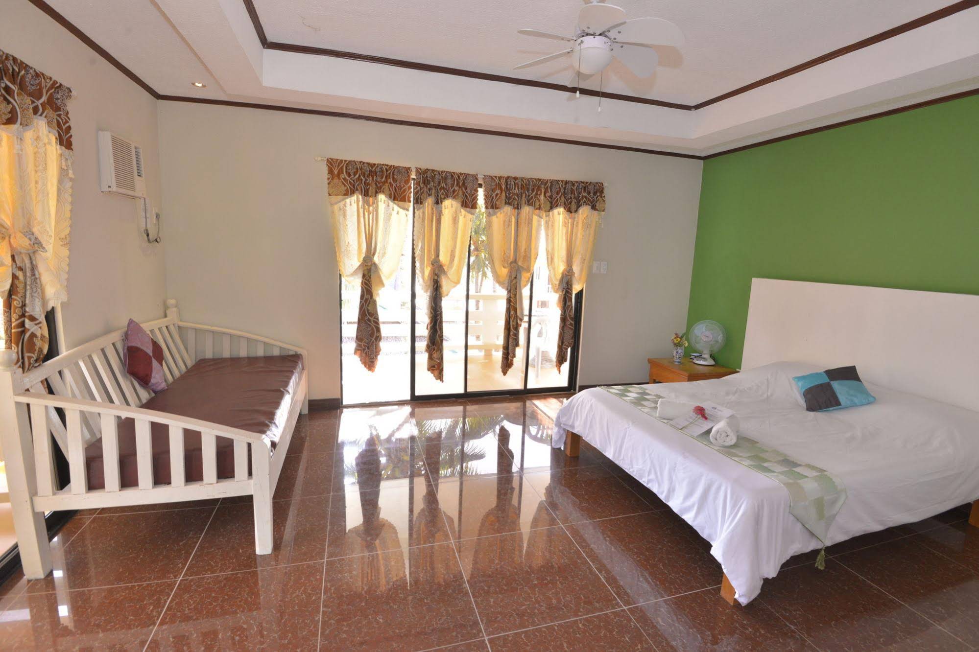 Lanas Beach Resort