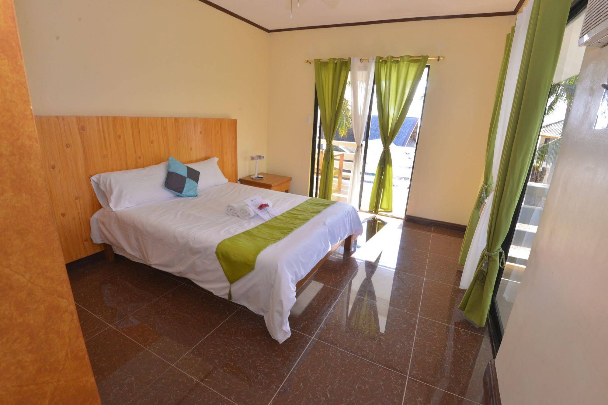 Lanas Beach Resort