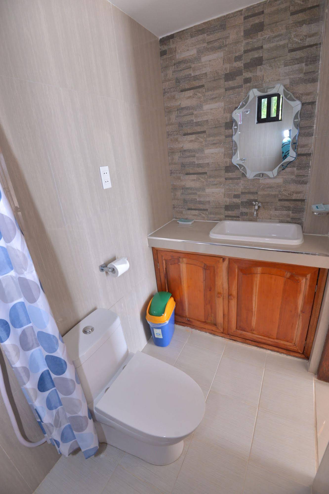 Lanas Beach Resort