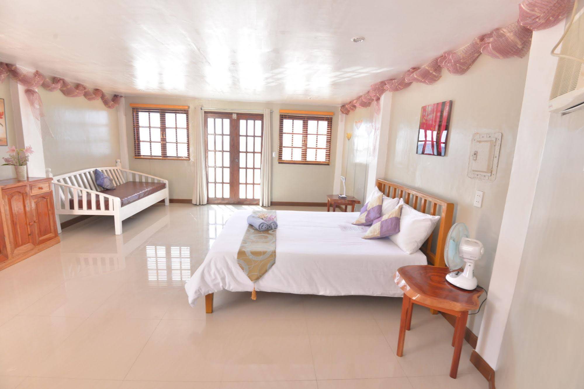 Lanas Beach Resort