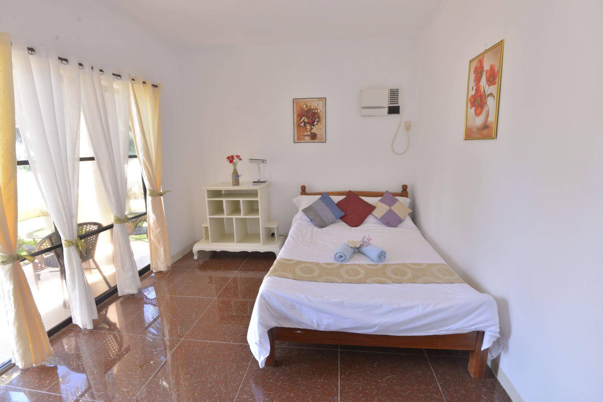 Lanas Beach Resort