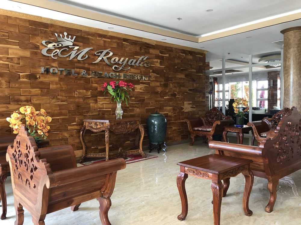 EM Royalle by ZEN Rooms