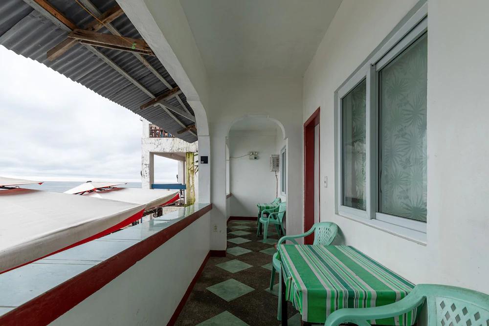 Monaliza Surf Resort