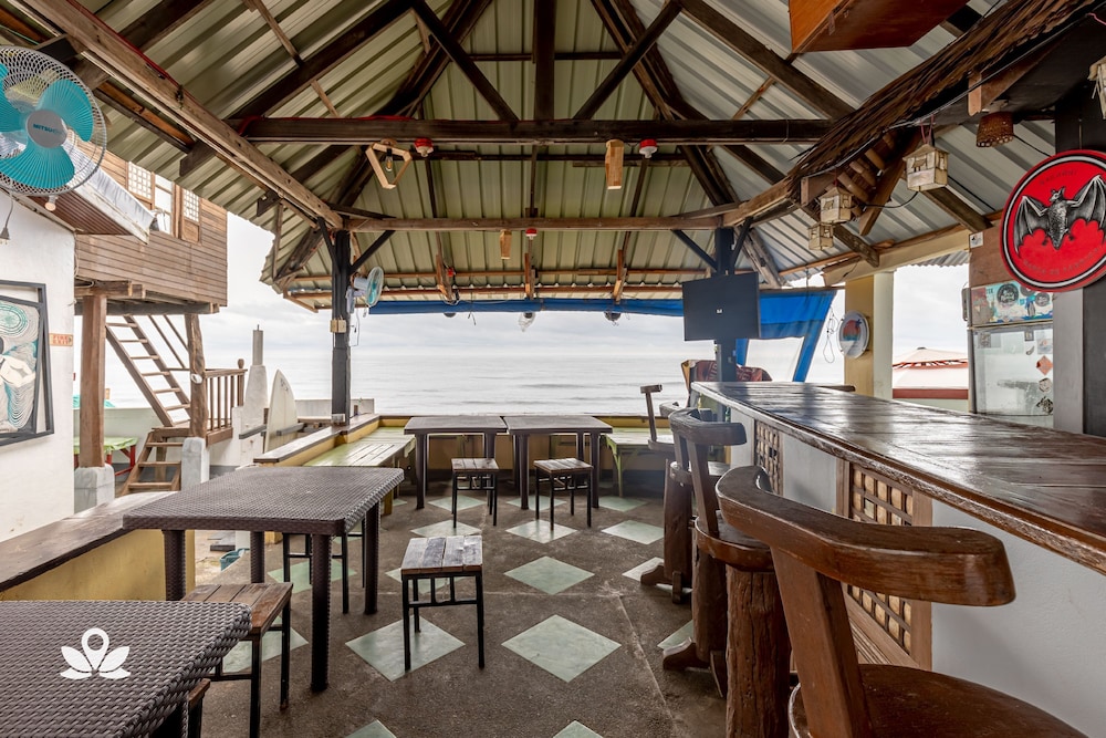 Monaliza Surf Resort
