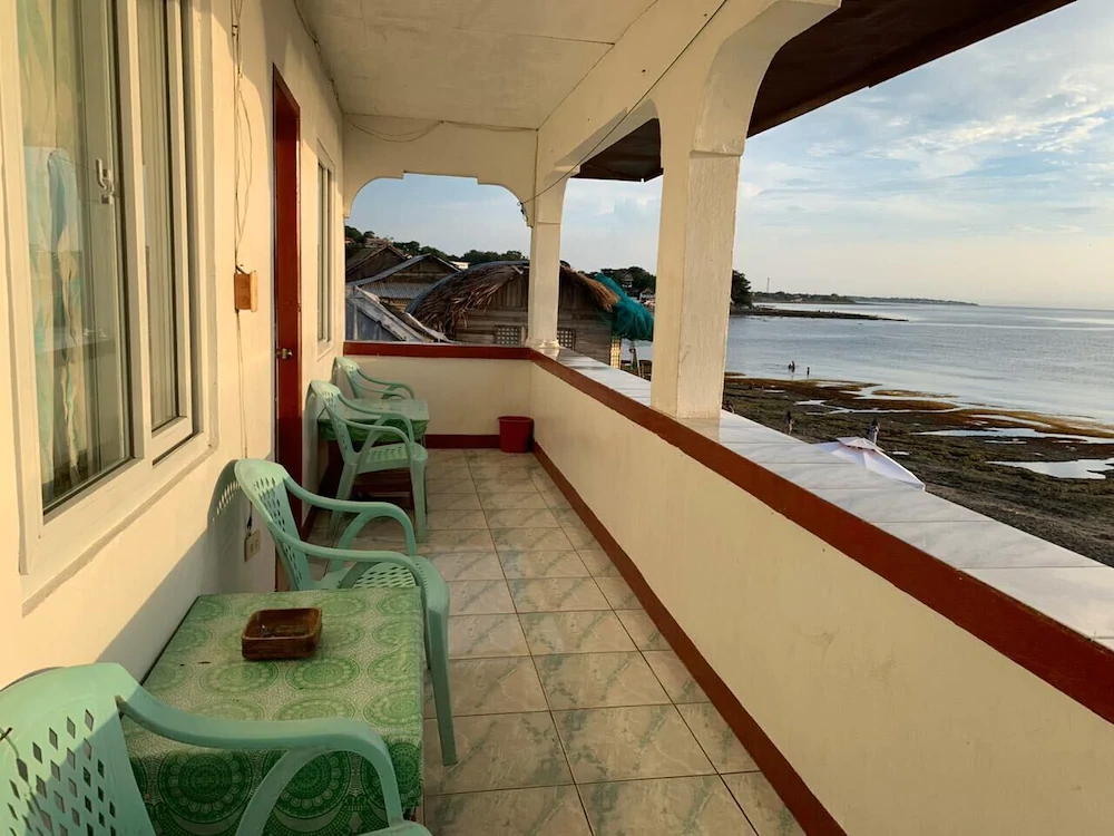 Monaliza Surf Resort