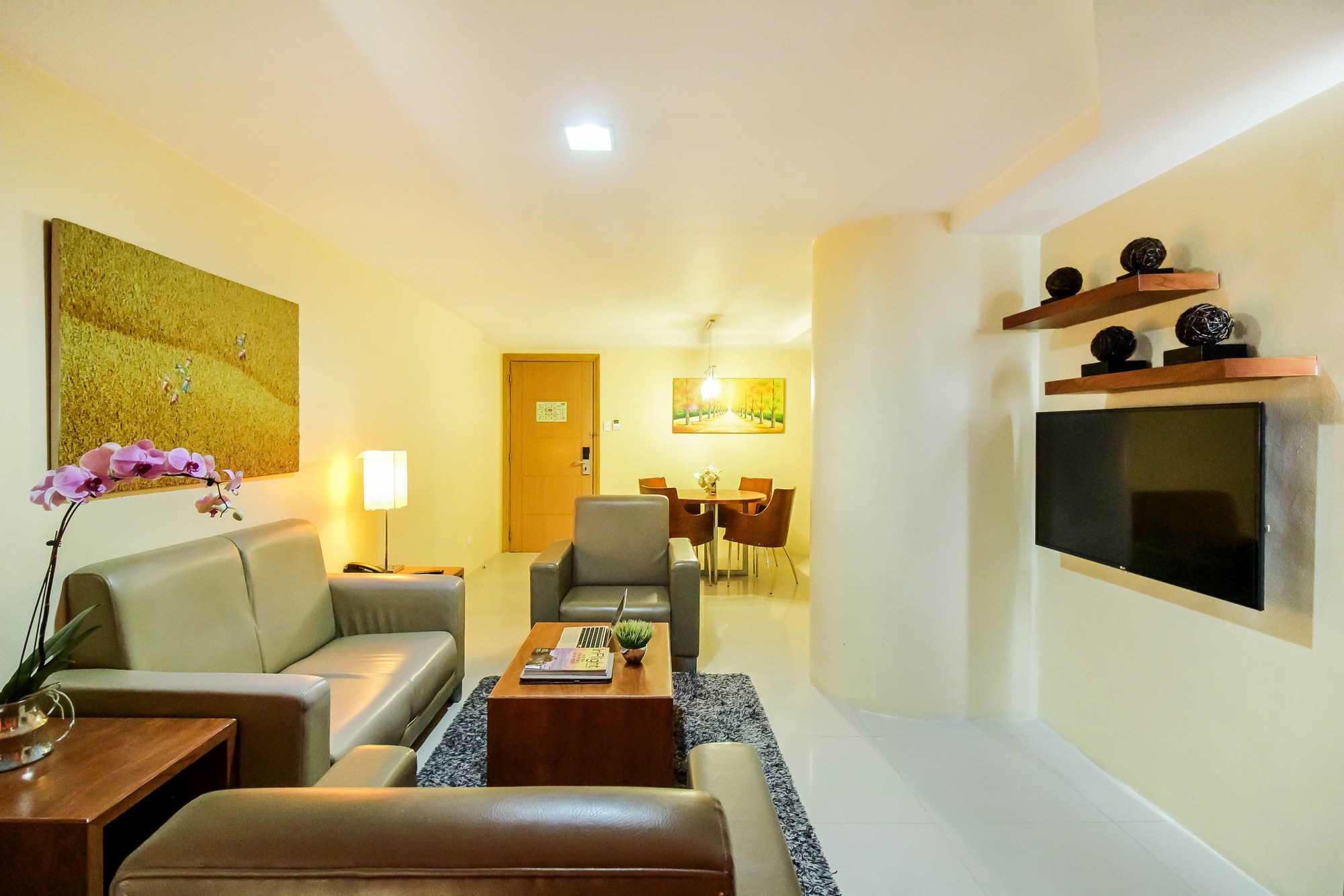 Greenhills Elan Modern