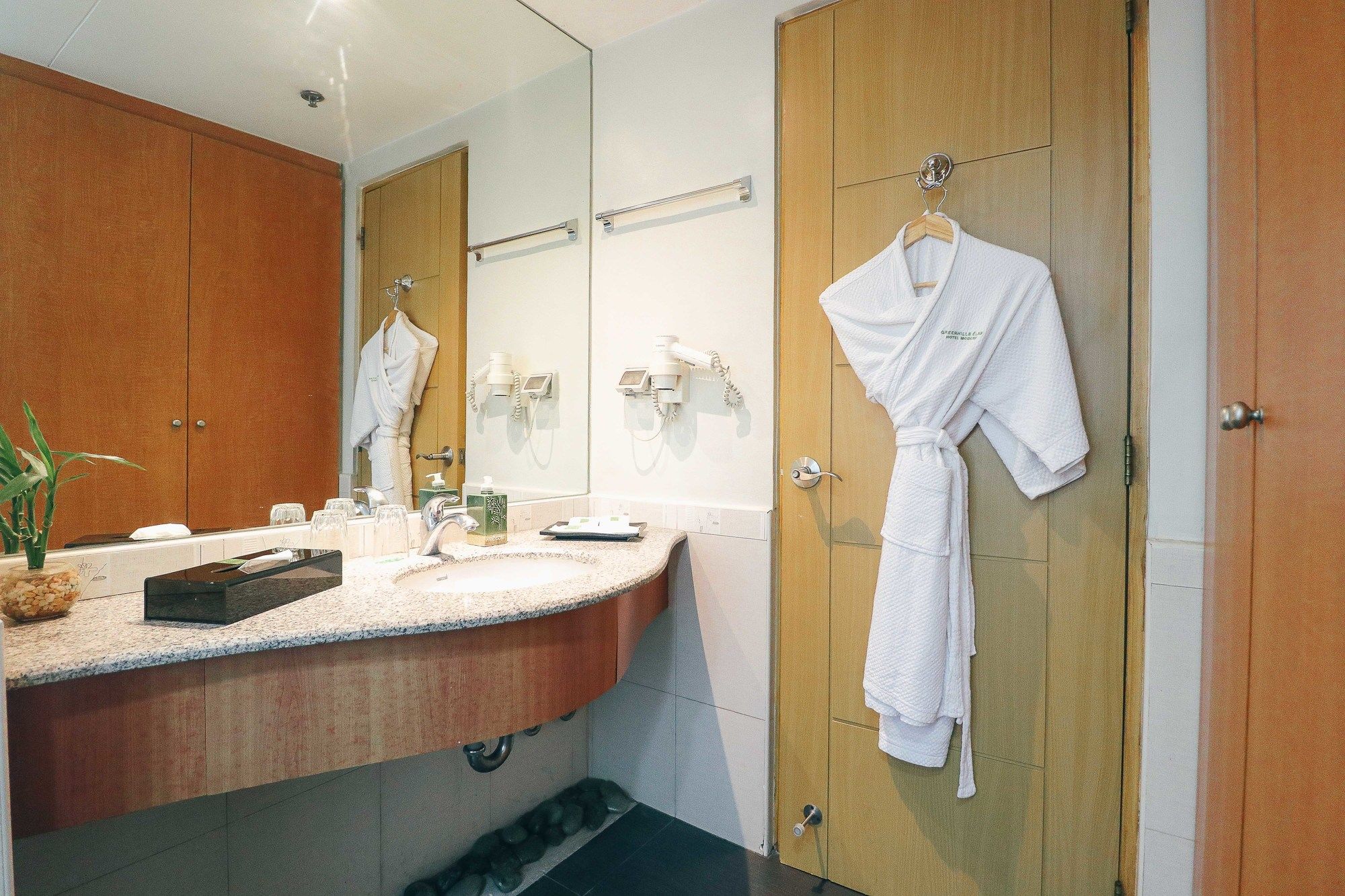 Greenhills Elan Modern