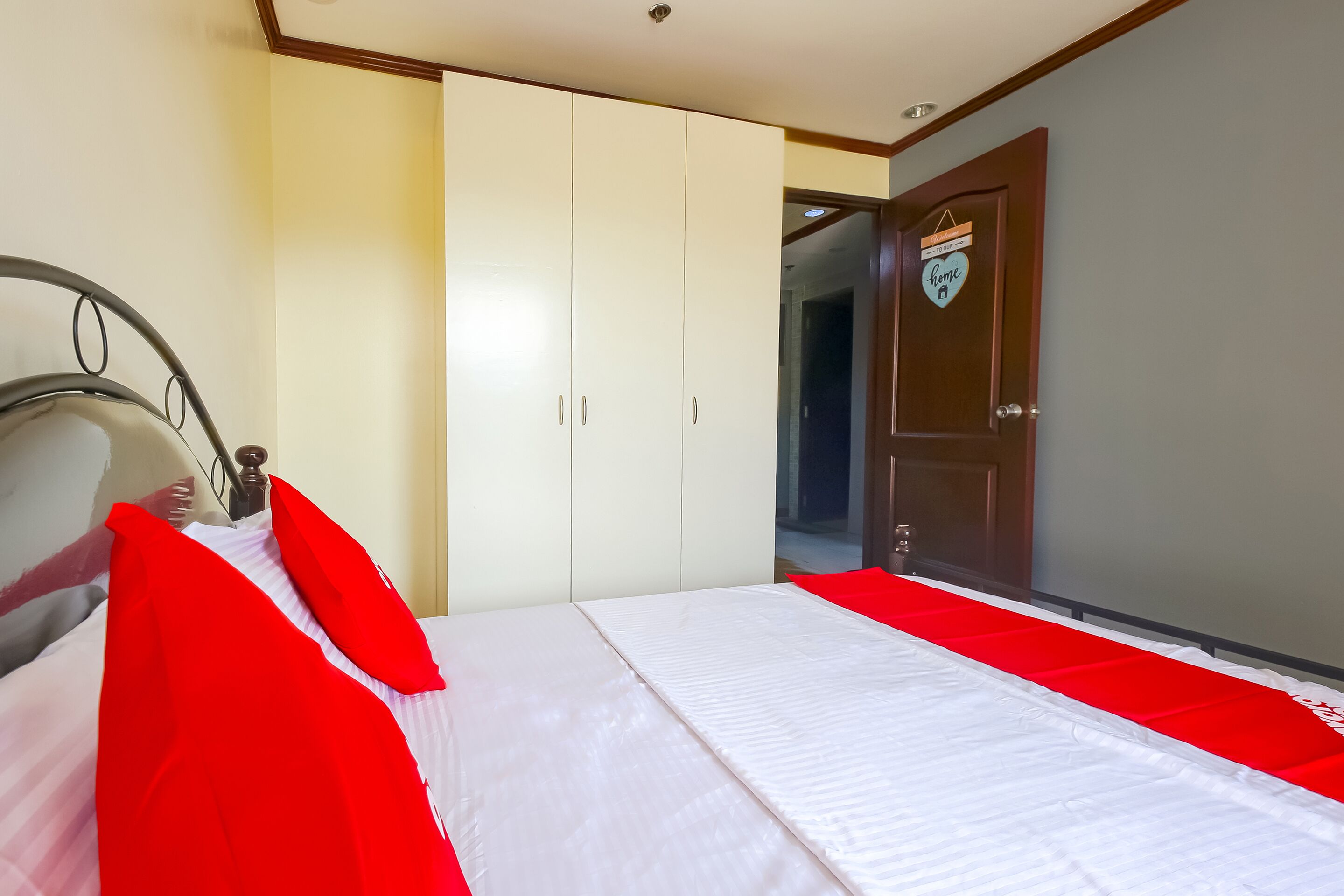 Regatta Residences by OYO Rooms
