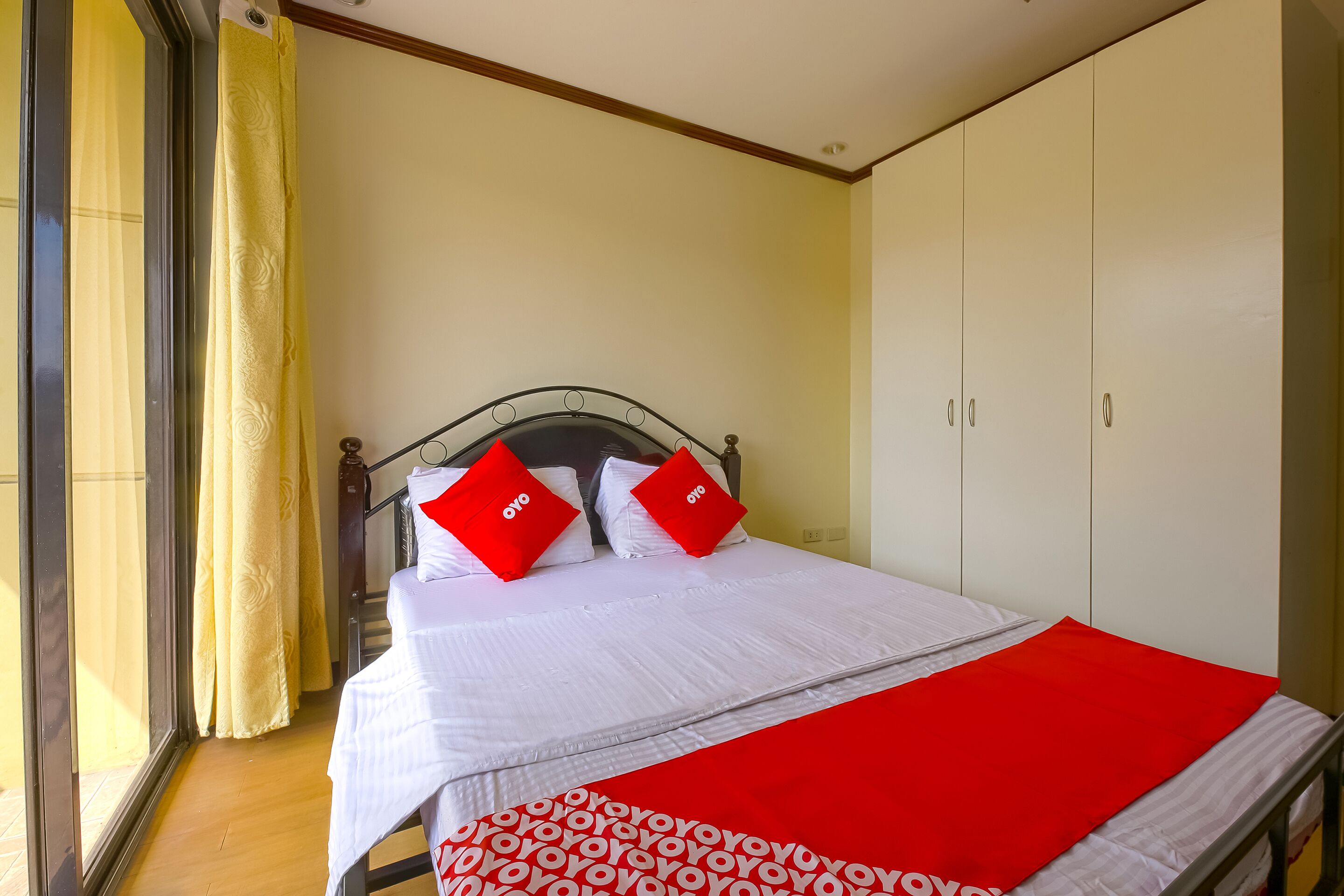 Regatta Residences by OYO Rooms