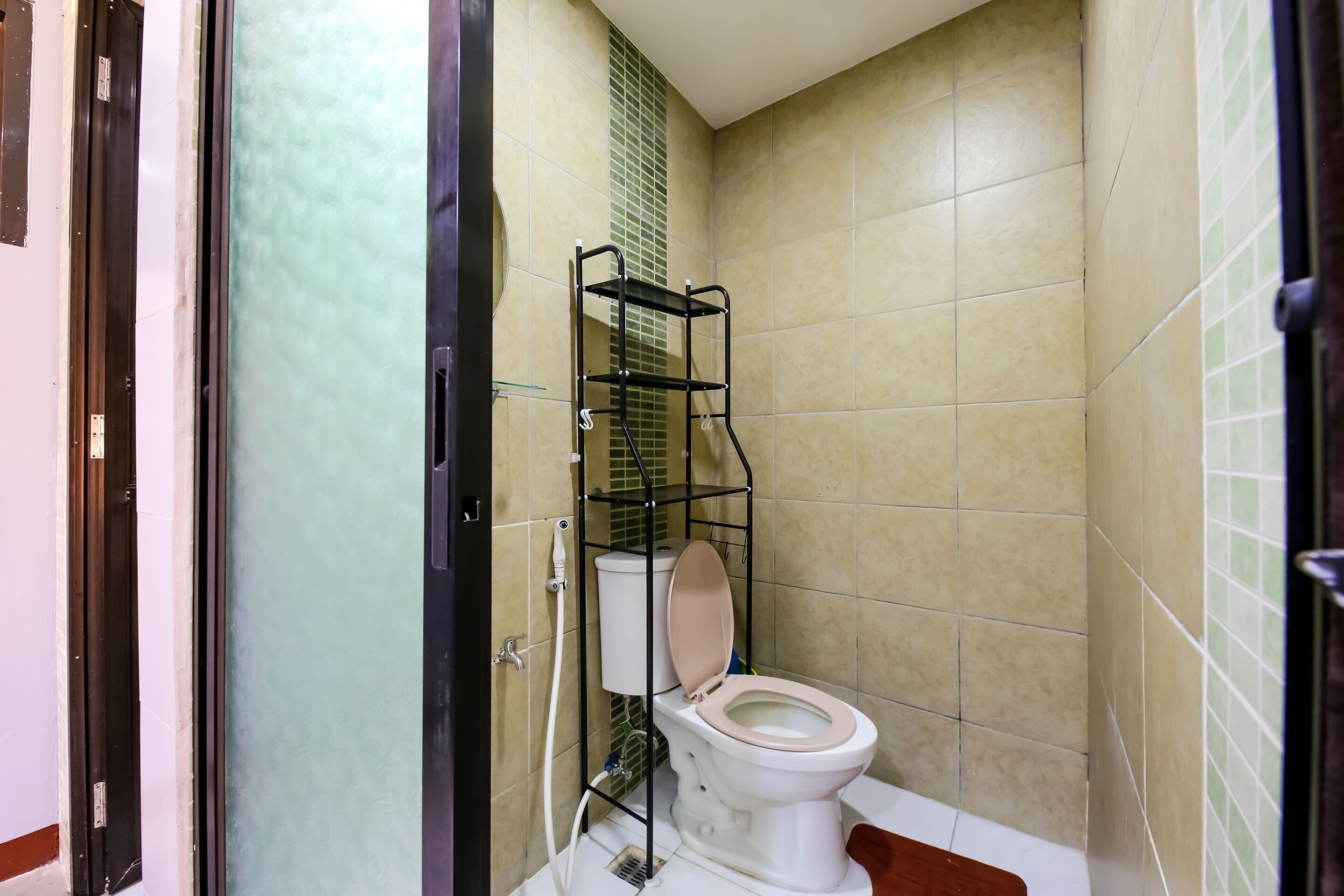 Regatta Residences by OYO Rooms