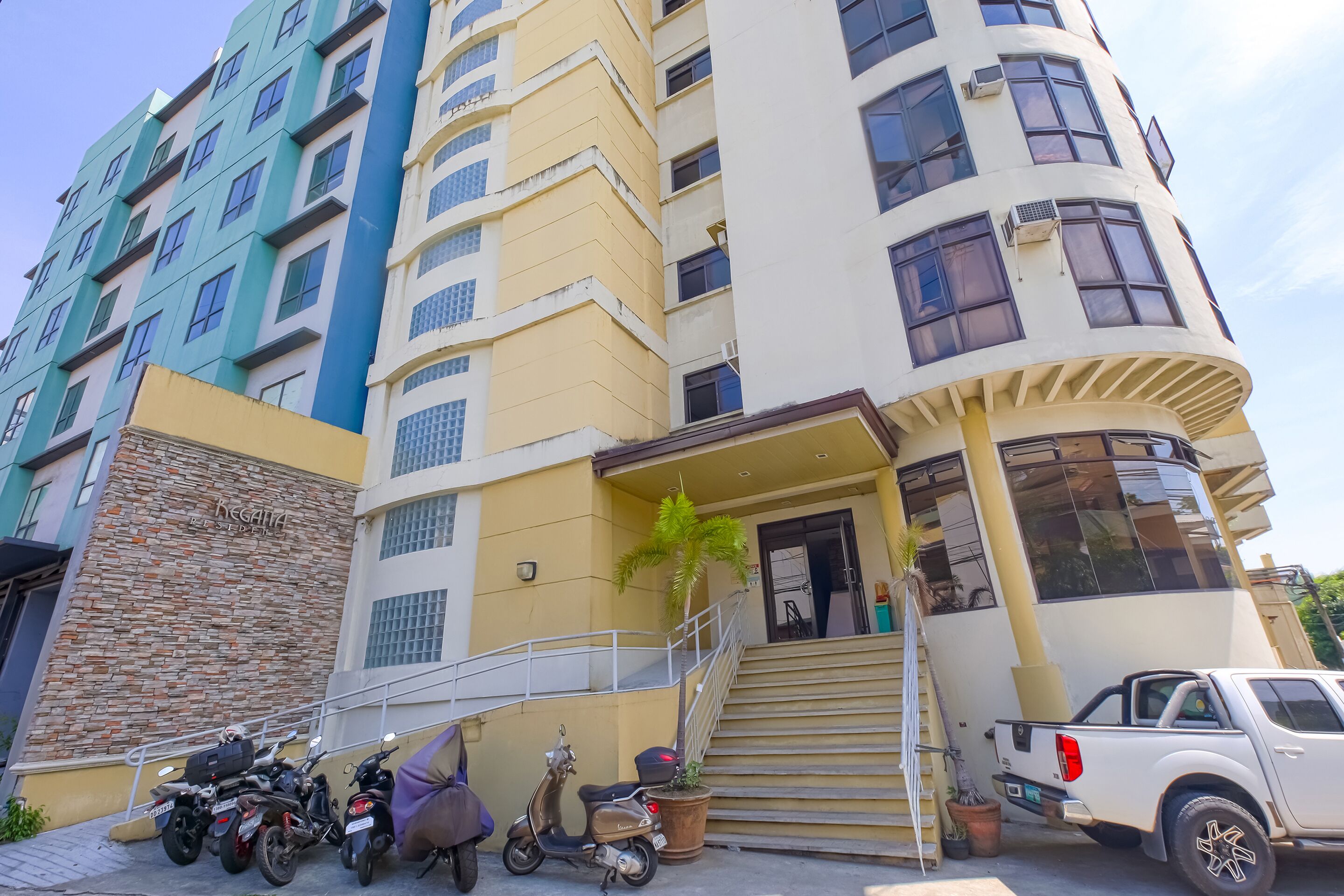 Regatta Residences by OYO Rooms