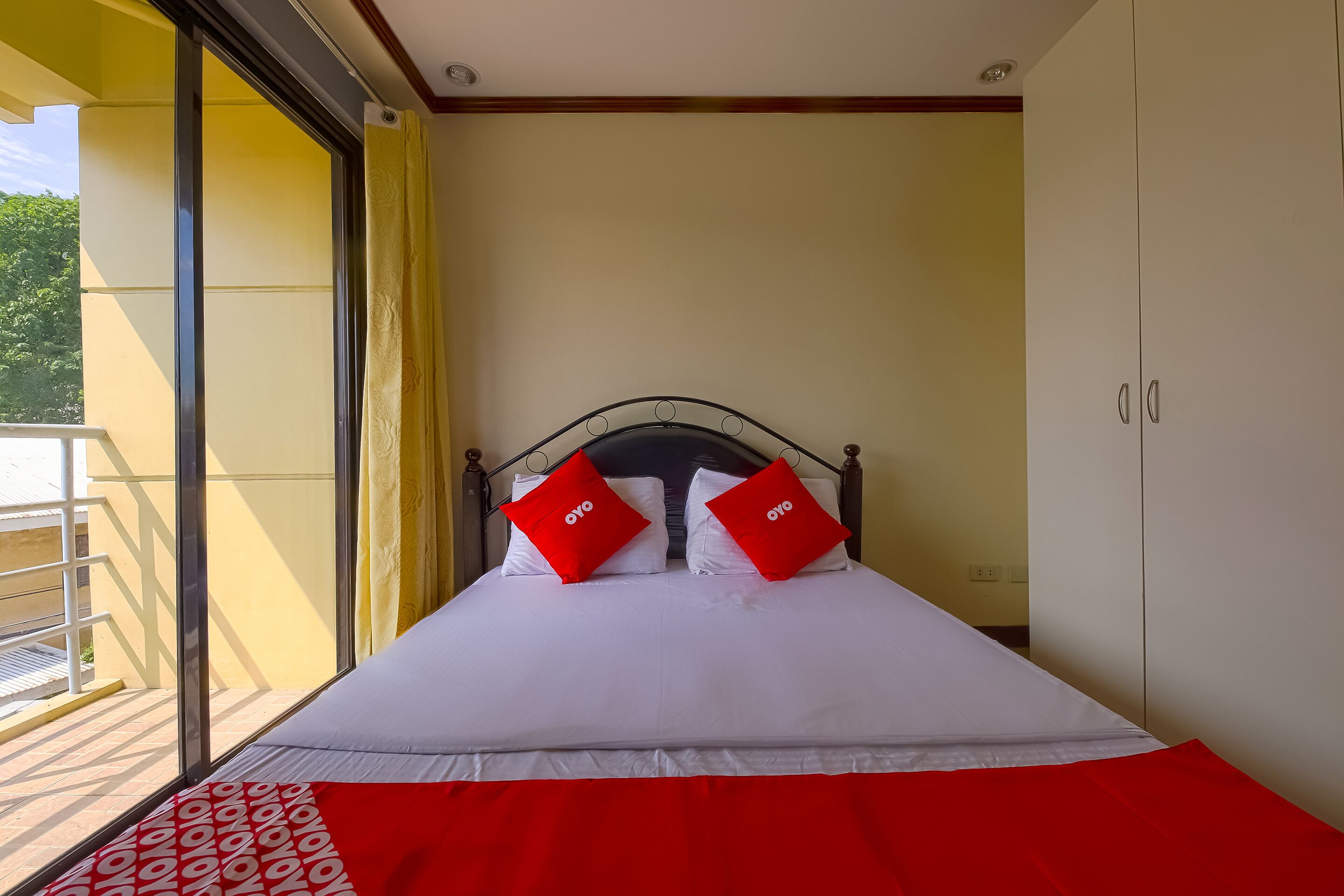 Regatta Residences by OYO Rooms