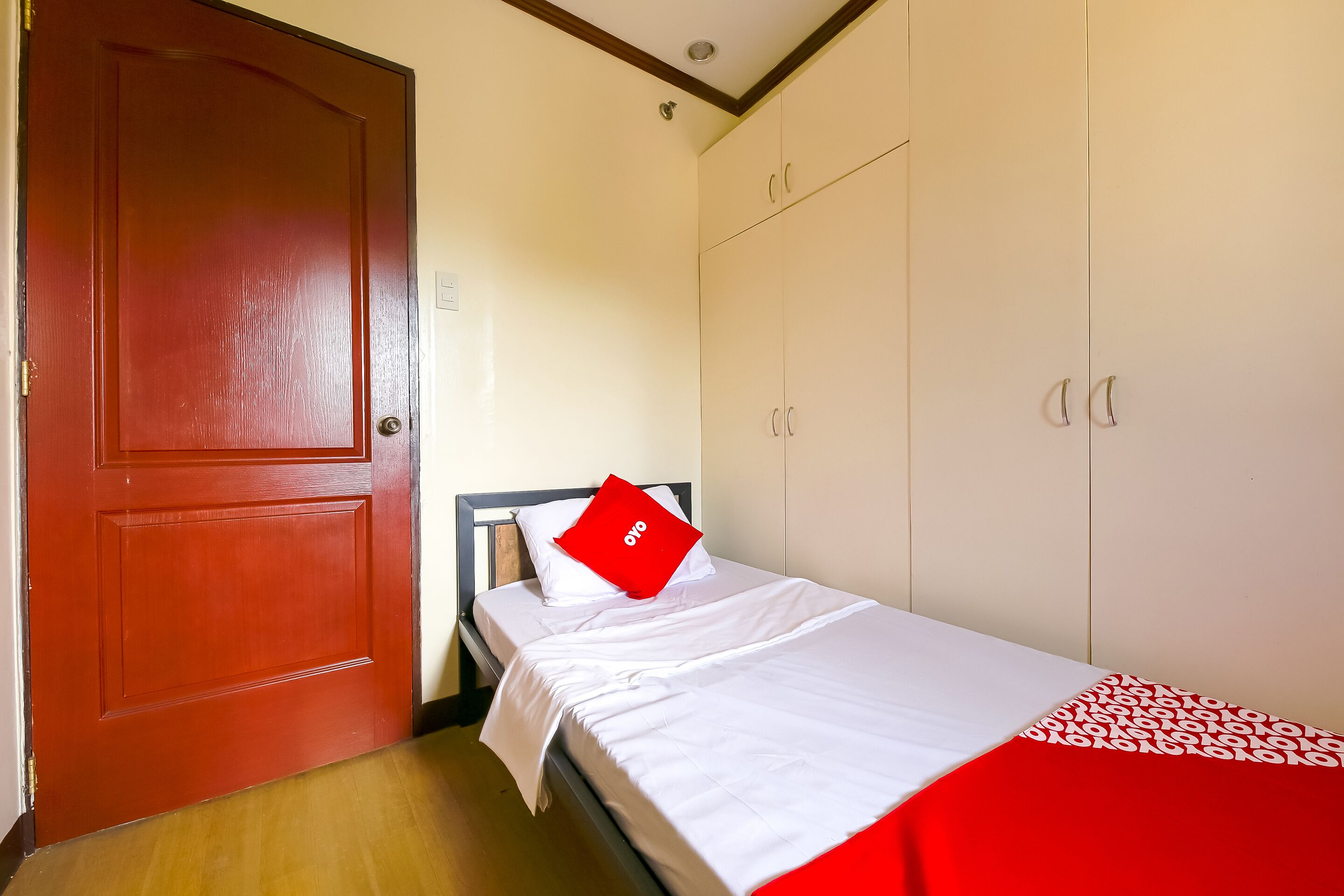 Regatta Residences by OYO Rooms