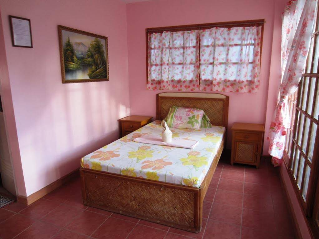 Yooneek Inn