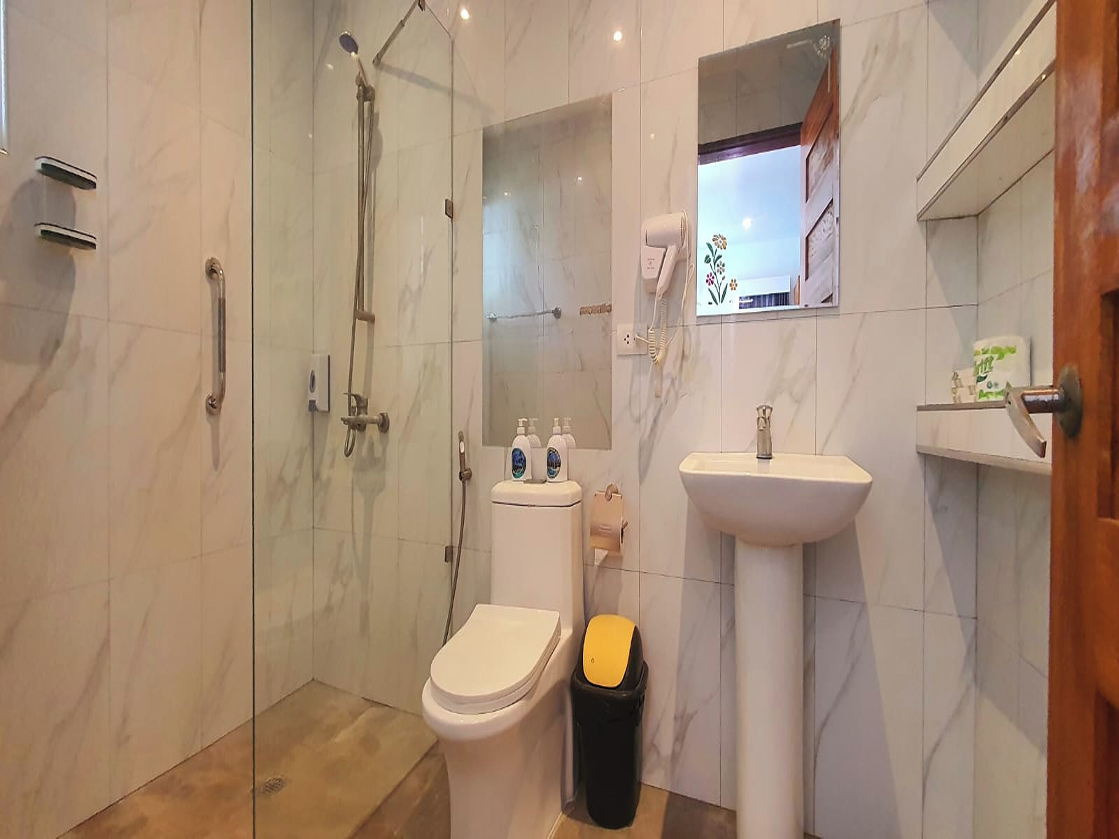 Pili Beach Resort Agmanic