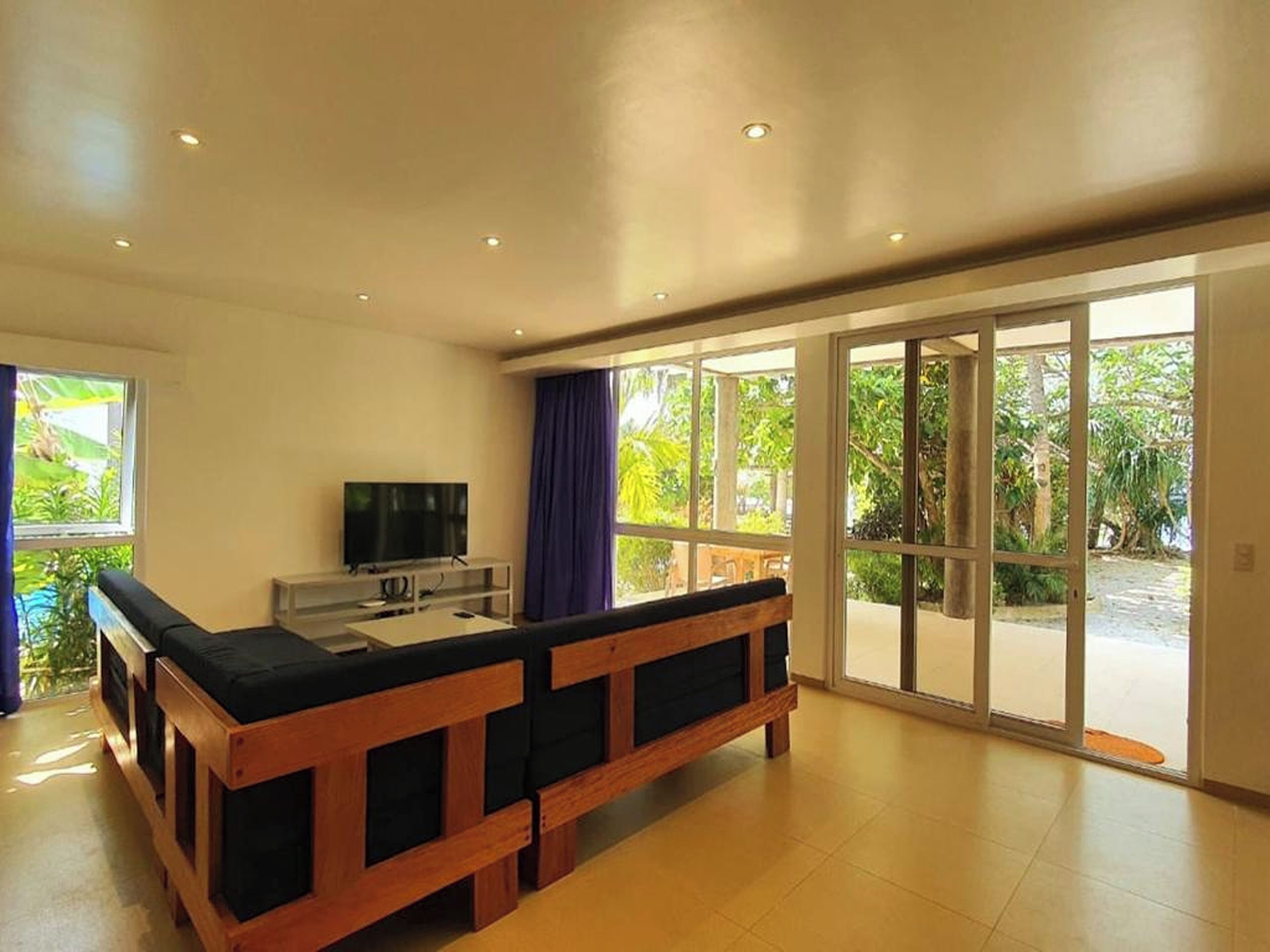 Pili Beach Resort Agmanic