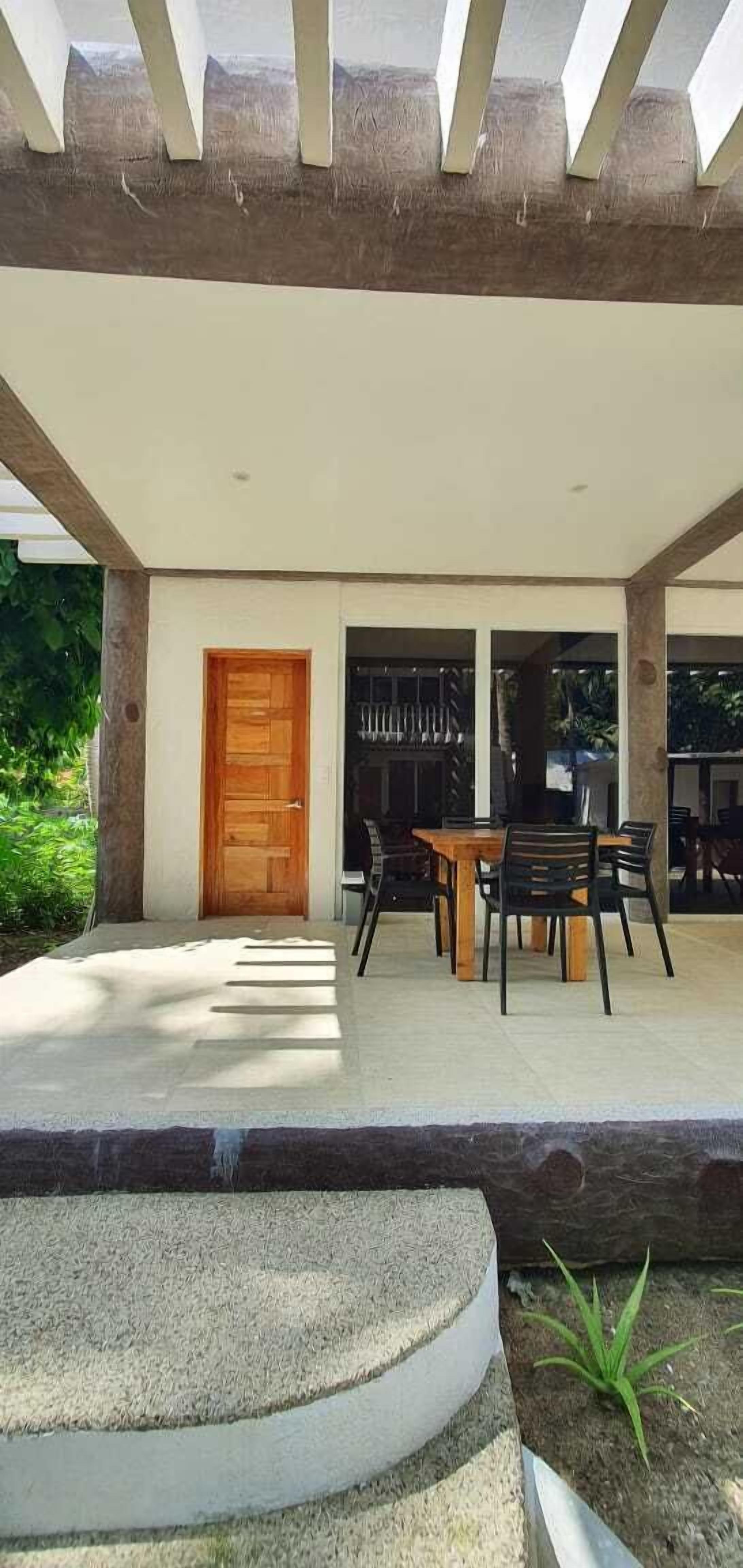 Pili Beach Resort Agmanic