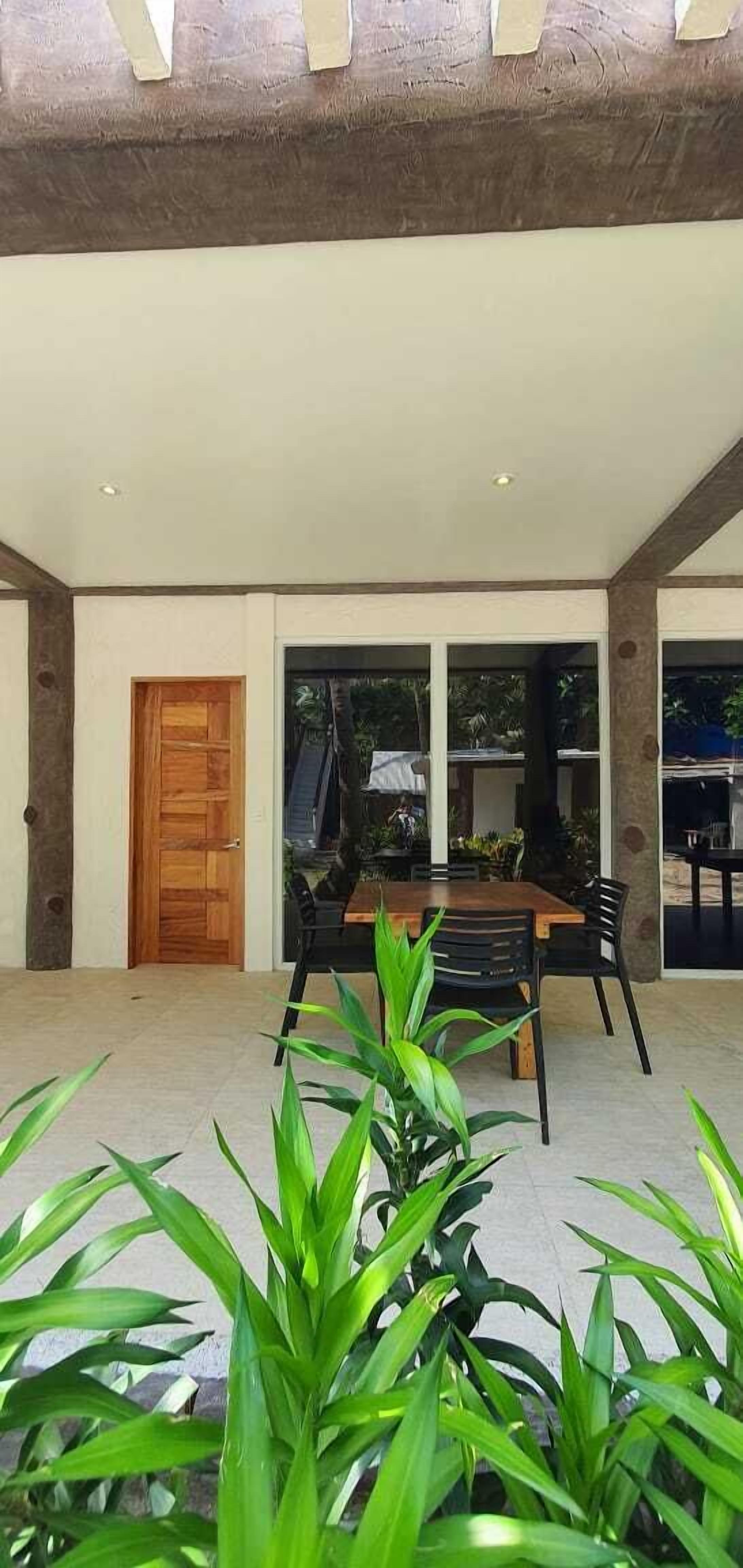 Pili Beach Resort Agmanic