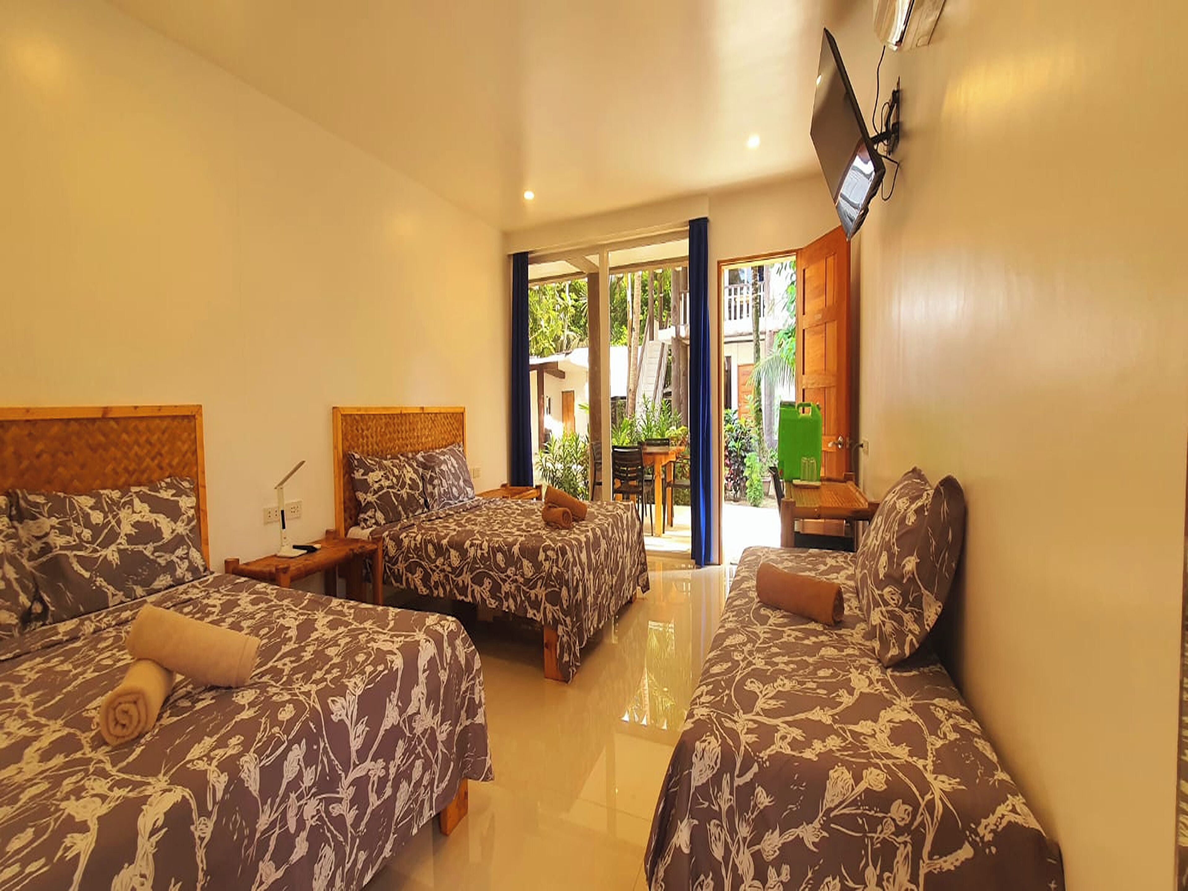 Pili Beach Resort Agmanic