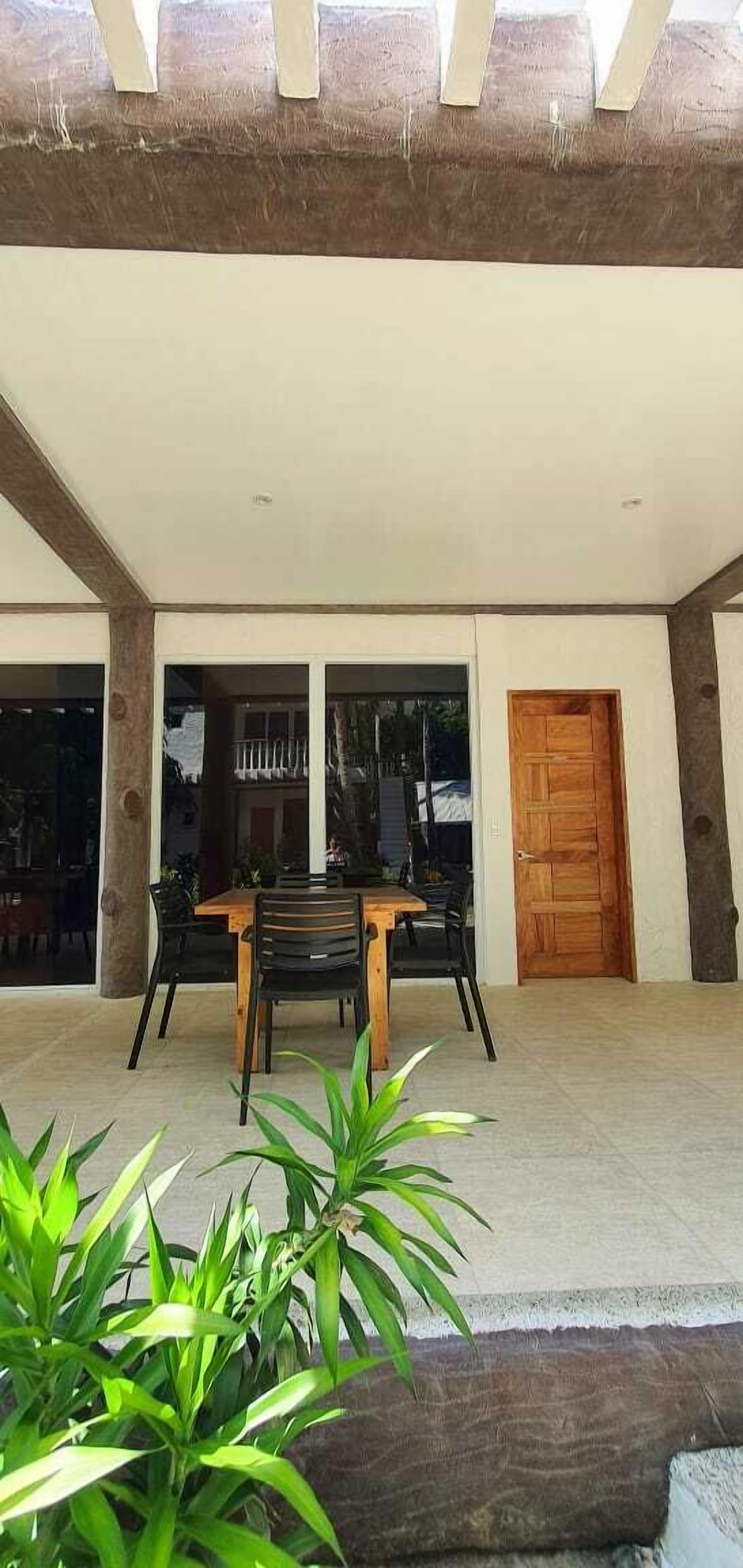 Pili Beach Resort Agmanic