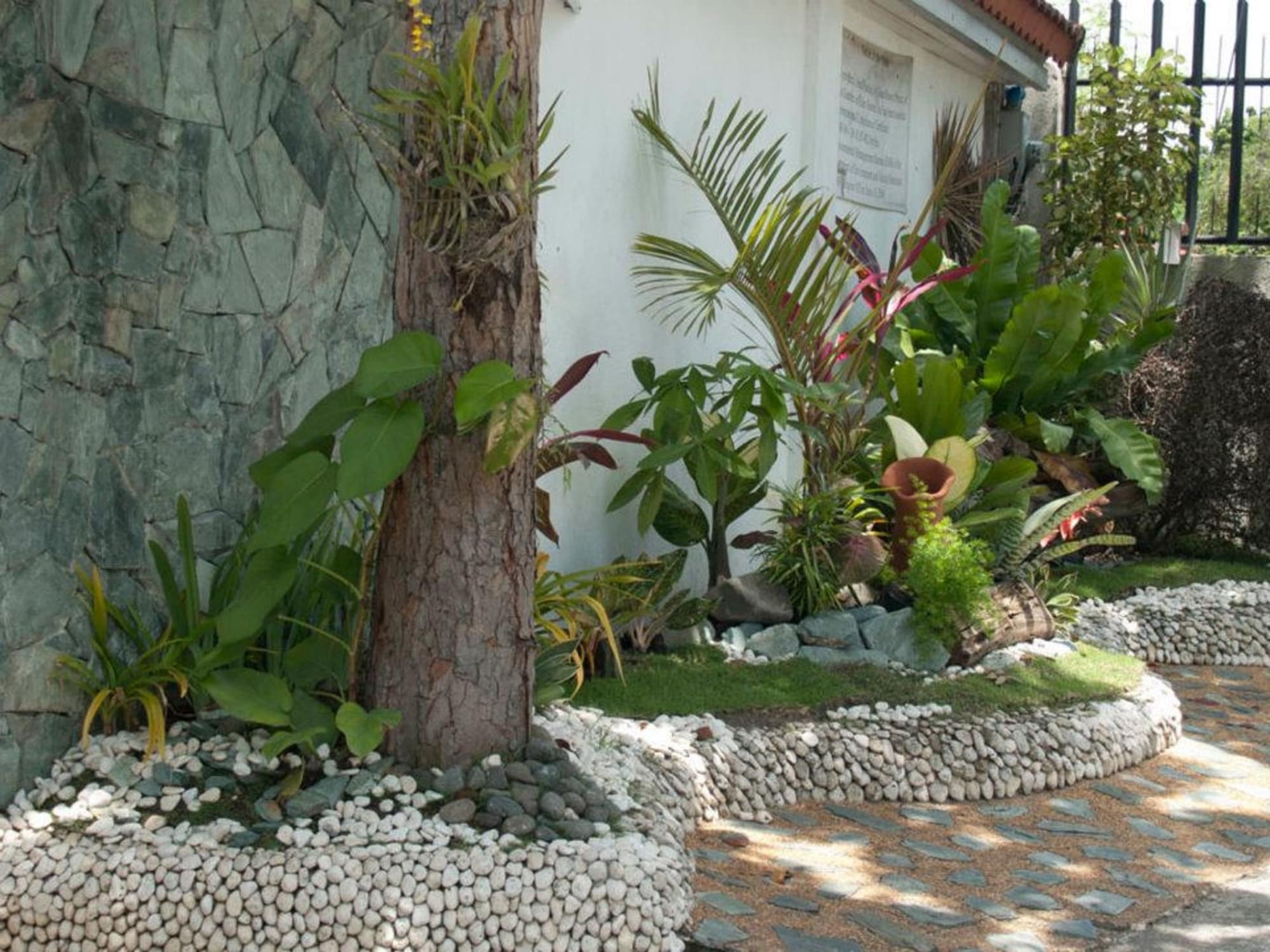 Eden Resort